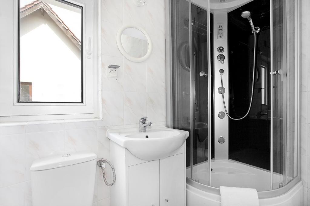 Two-Bedroom Apartment - Photo 4