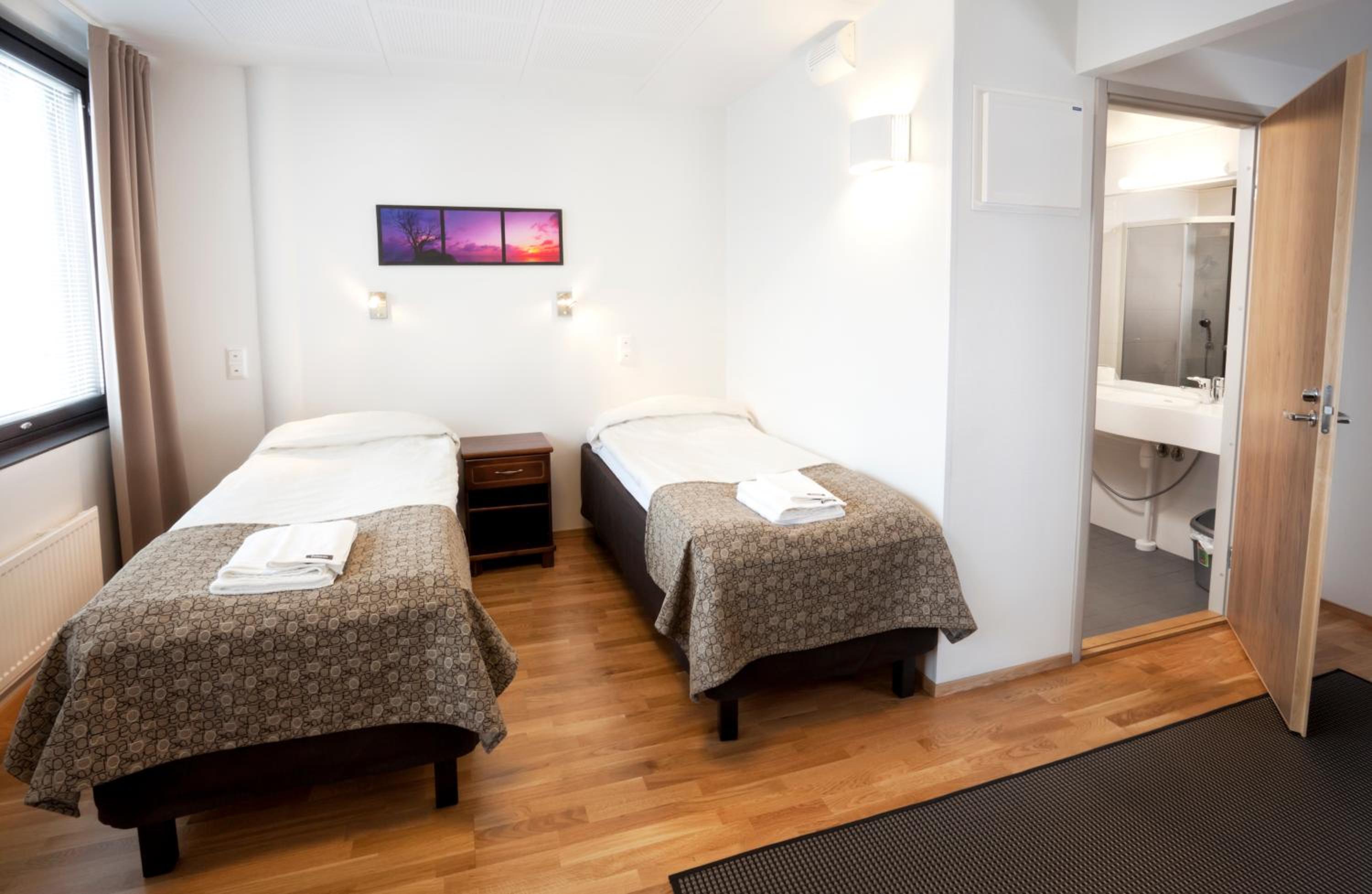 Twin Room - Photo 4