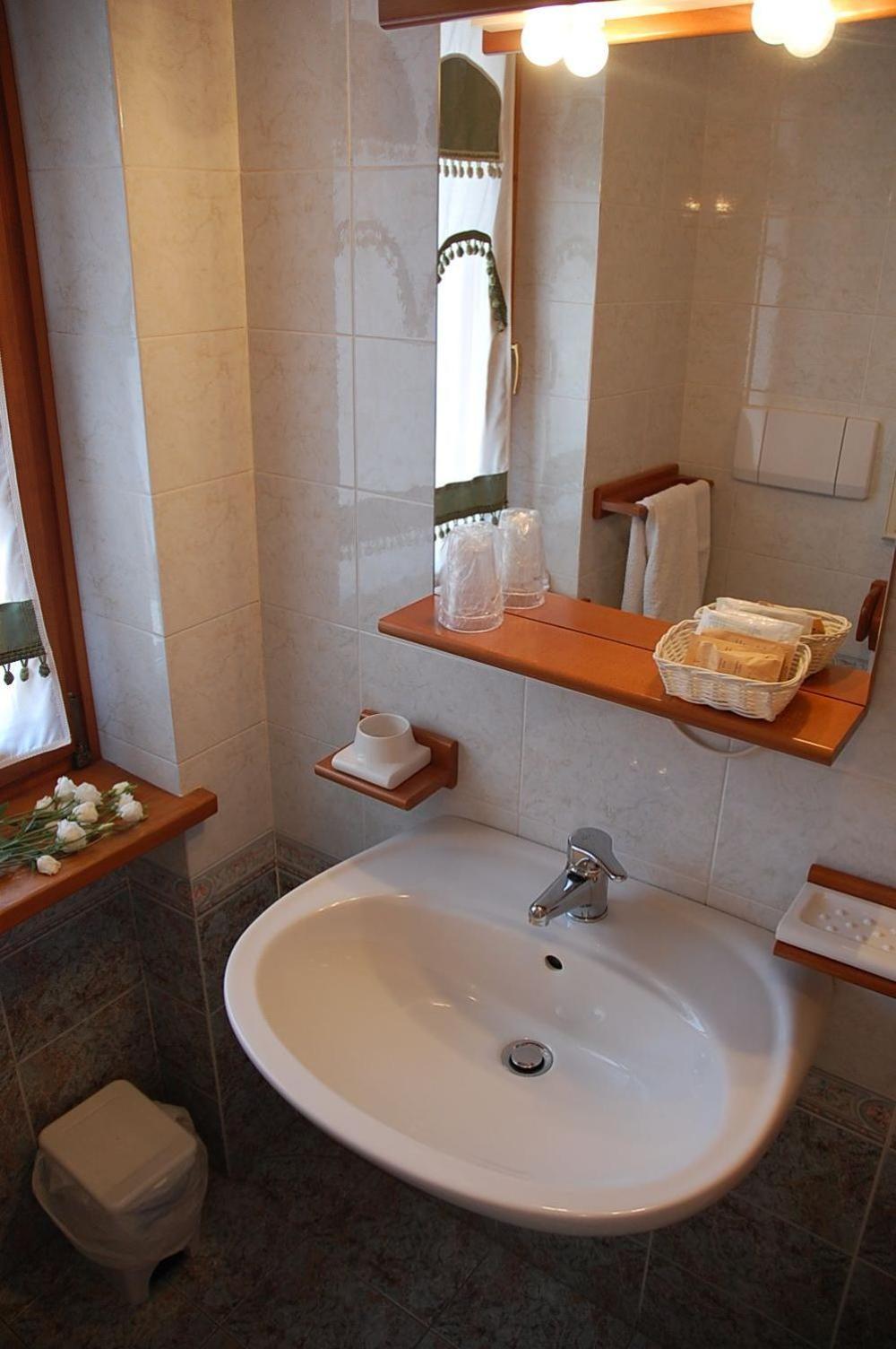 Double or Twin Room - Photo 2