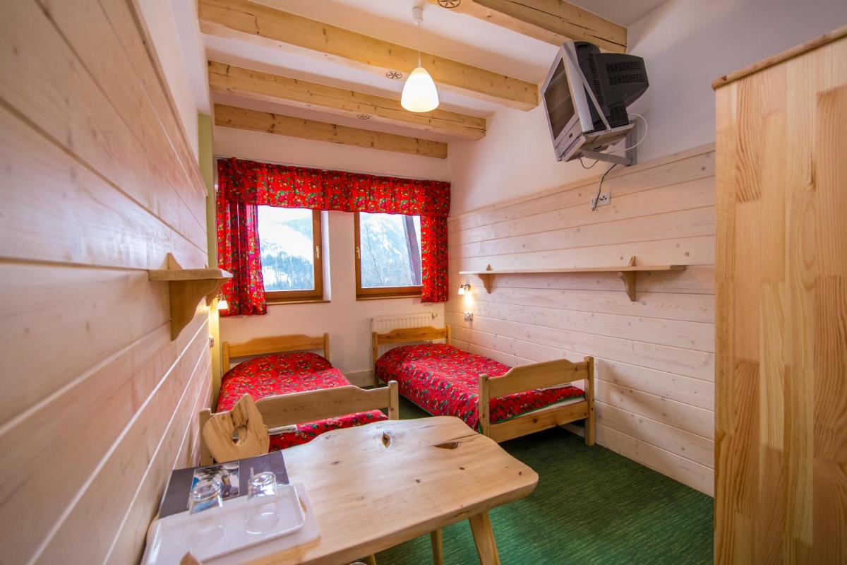 Twin Room with Mountain View - Photo 3