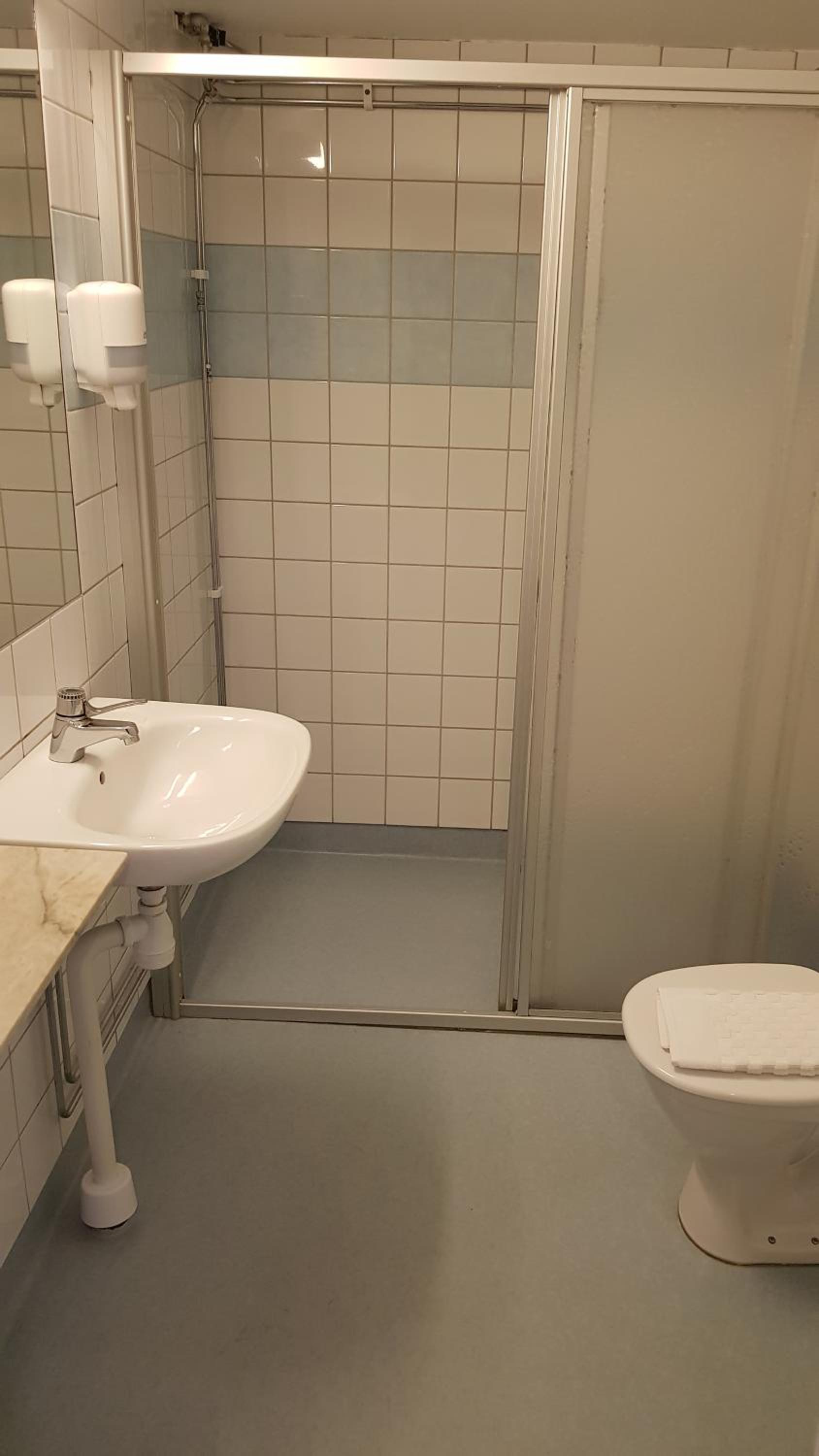 Twin Room - Photo 7