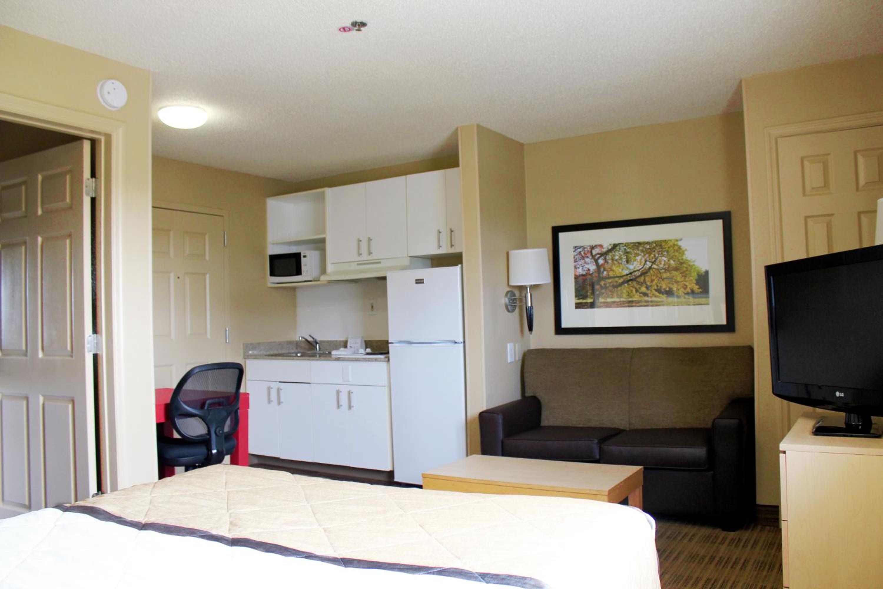 Queen Studio with One Queen Bed - Disability Access/Non-Smoking - Photo 6