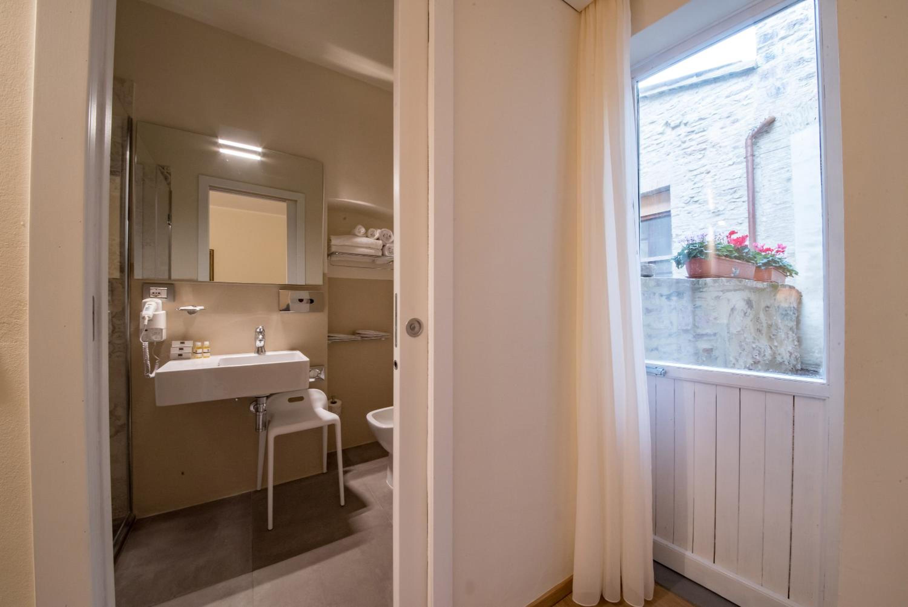 Single Room photo 3