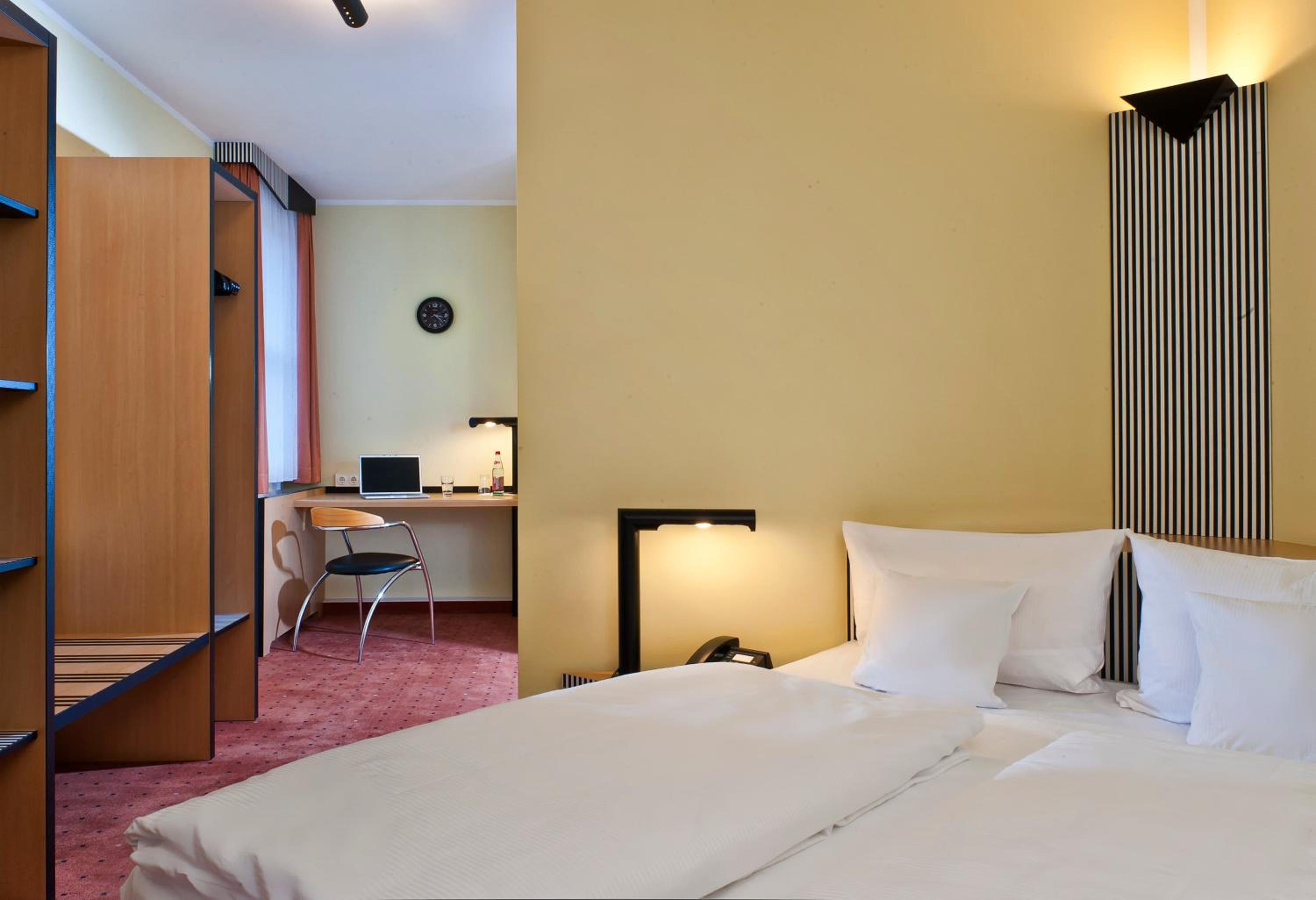 Business Double Room - Photo 1