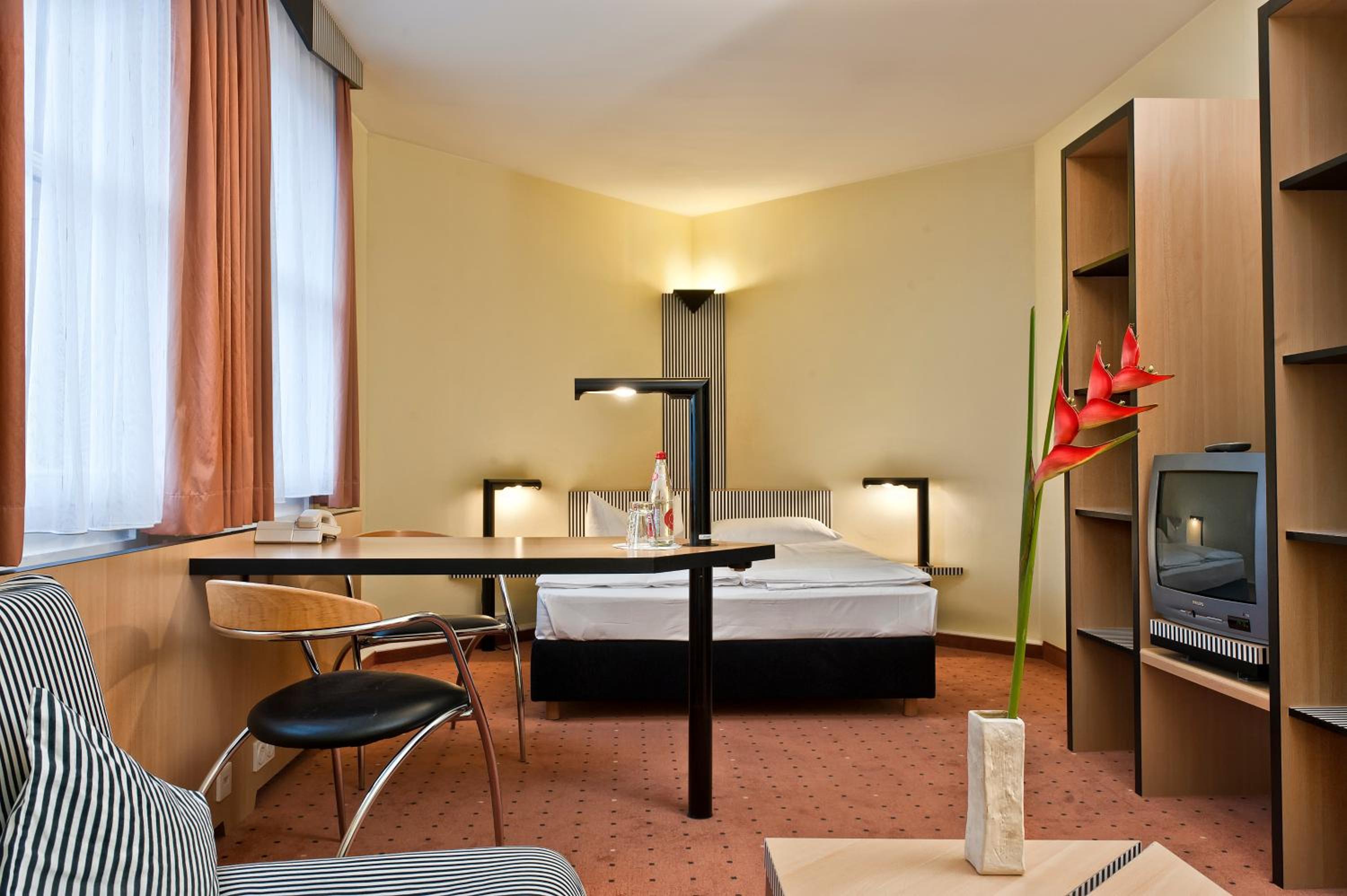 Two Connecting Double Rooms - Photo 3