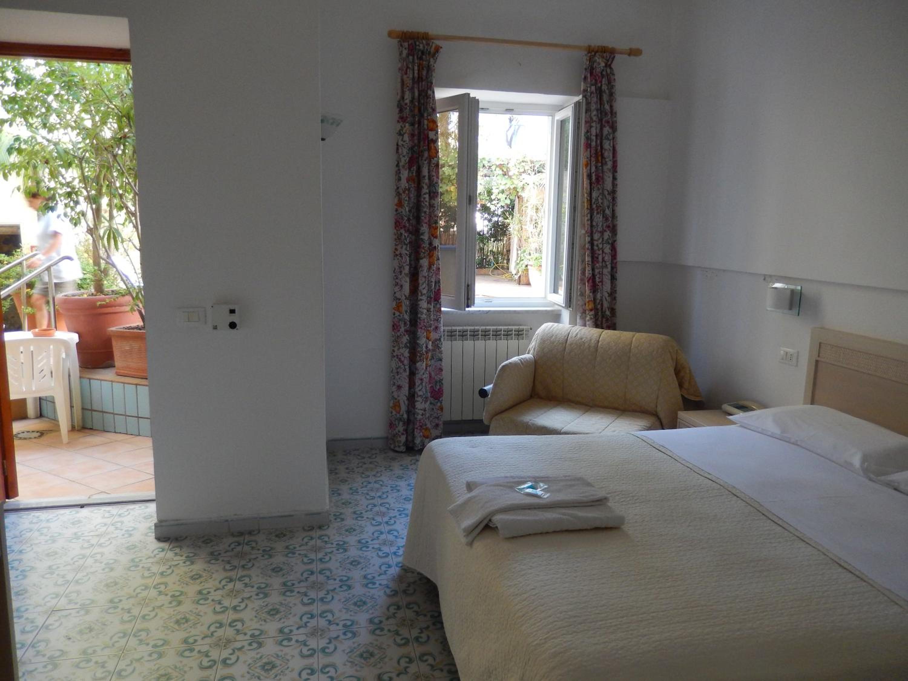 Standard Triple Room photo 3