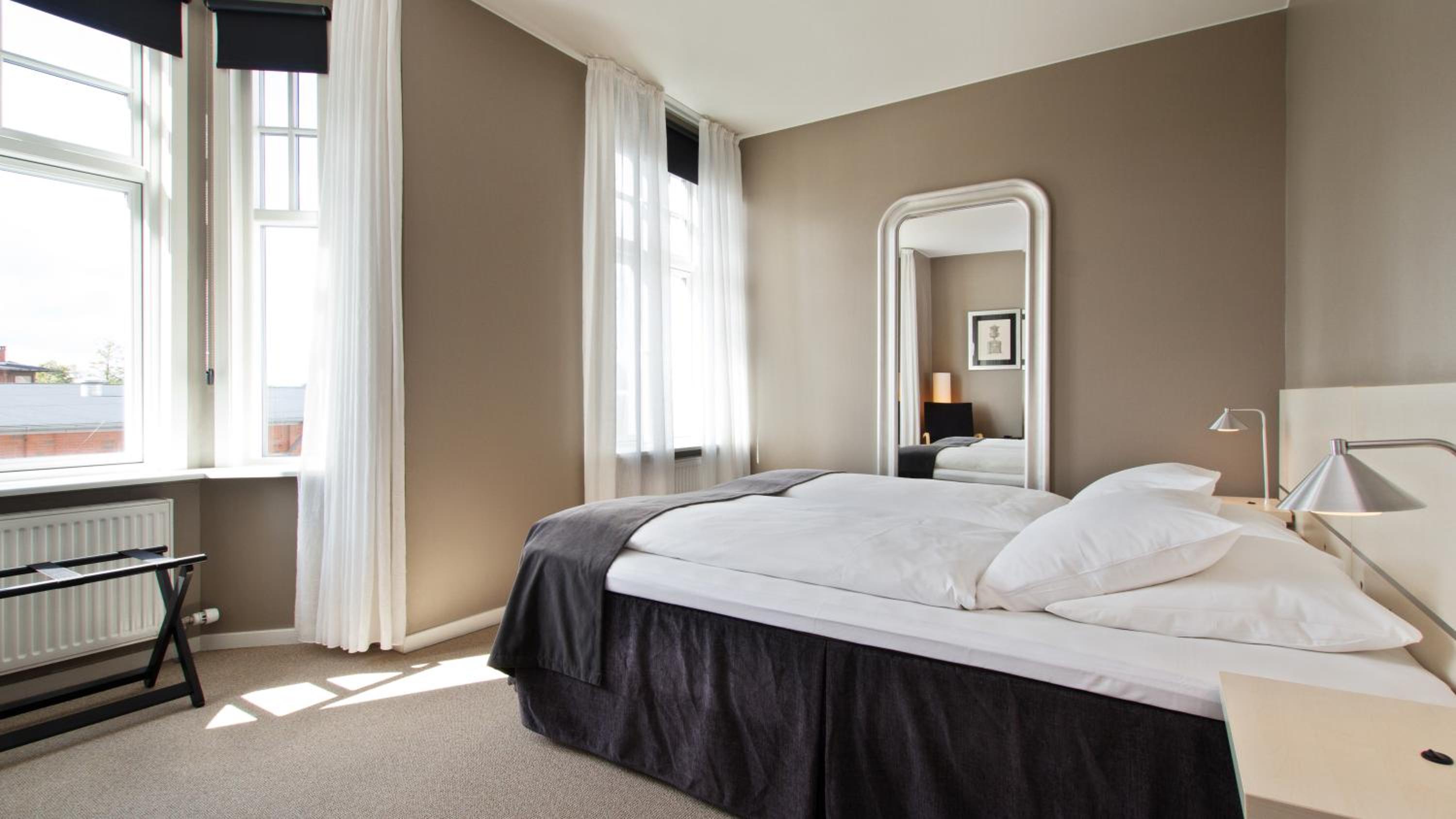 Standard Twin Room - Photo 8