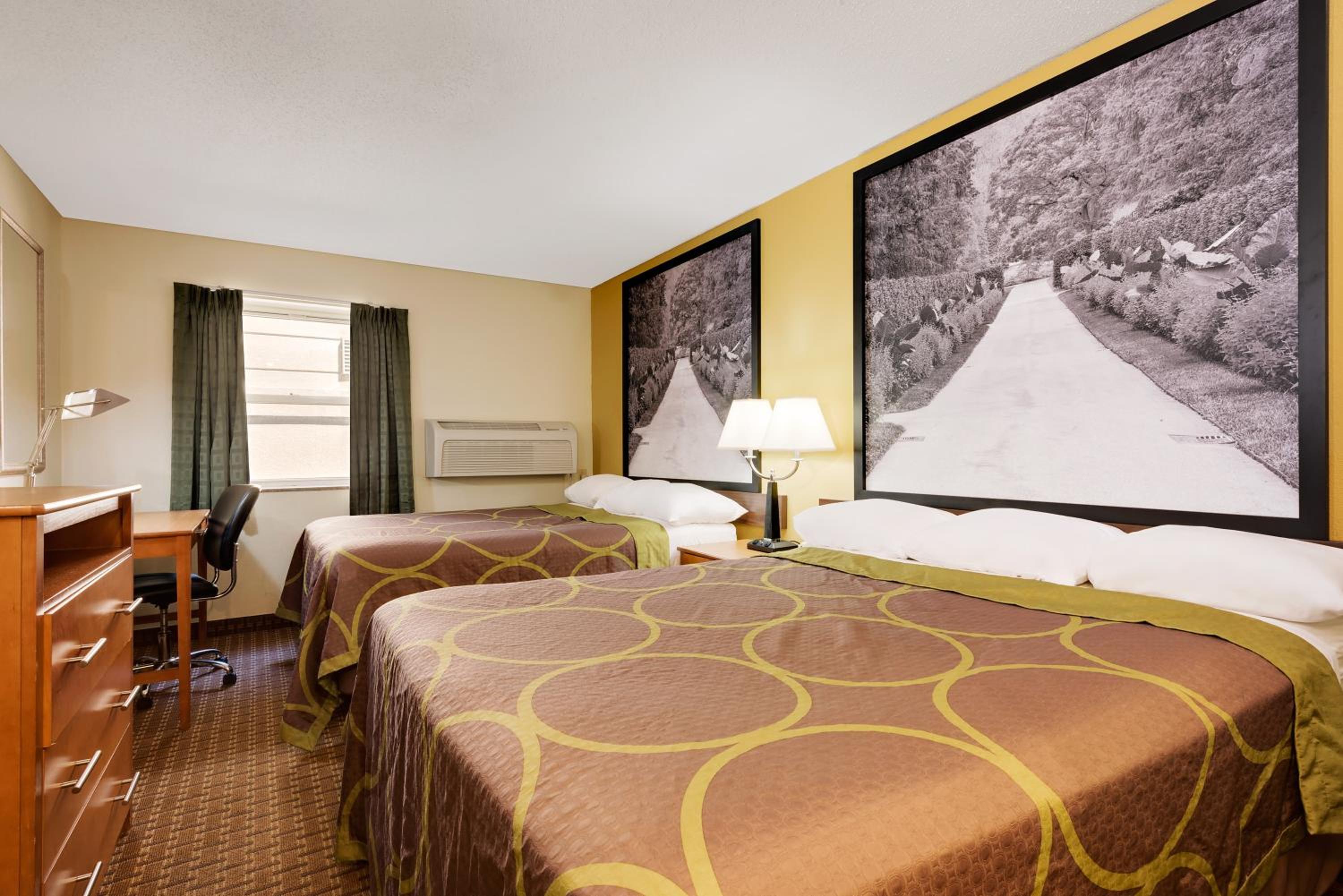 Double Room with Two Double Beds - Smoking - Photo 1