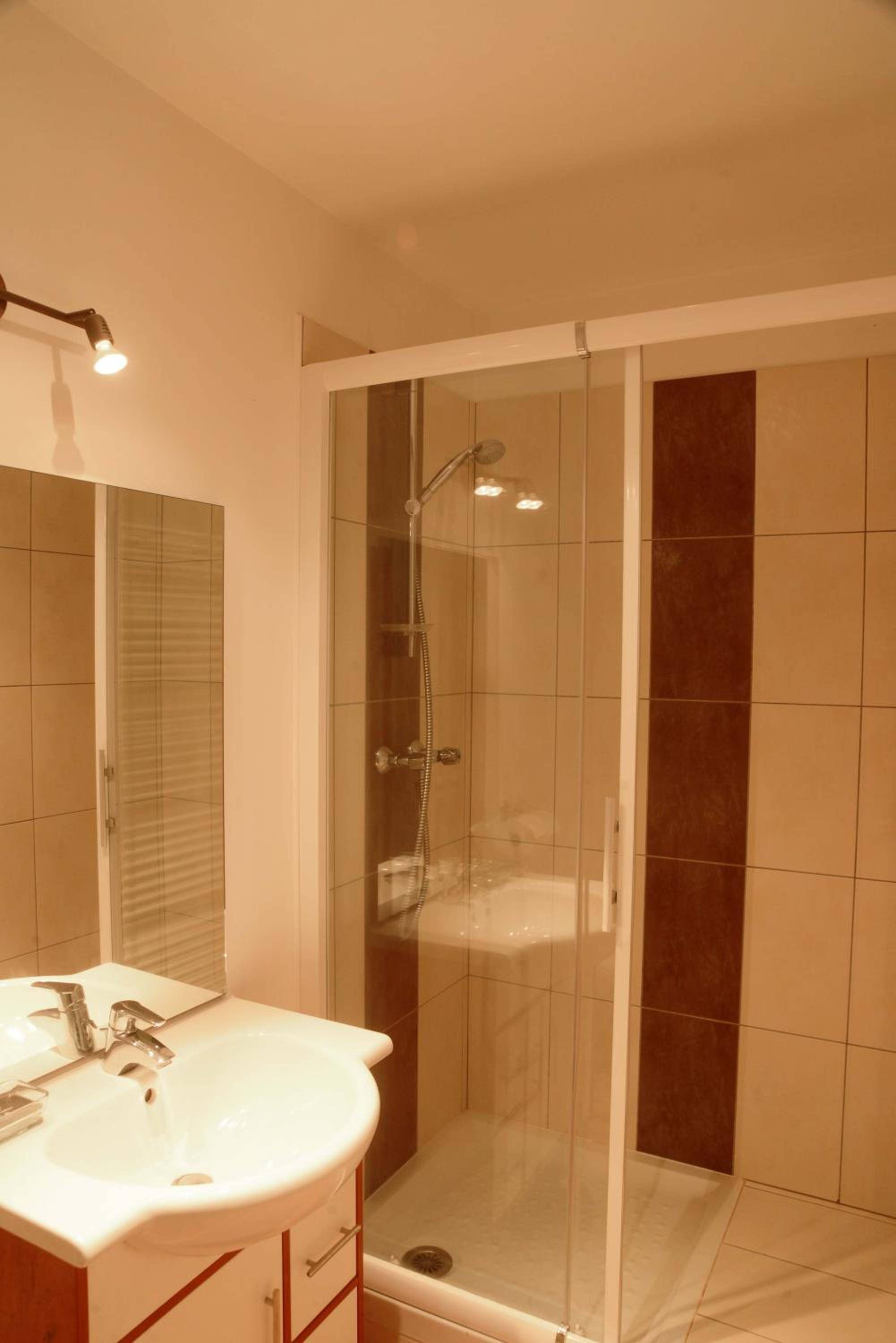 Apartment (3 Adults) photo 2