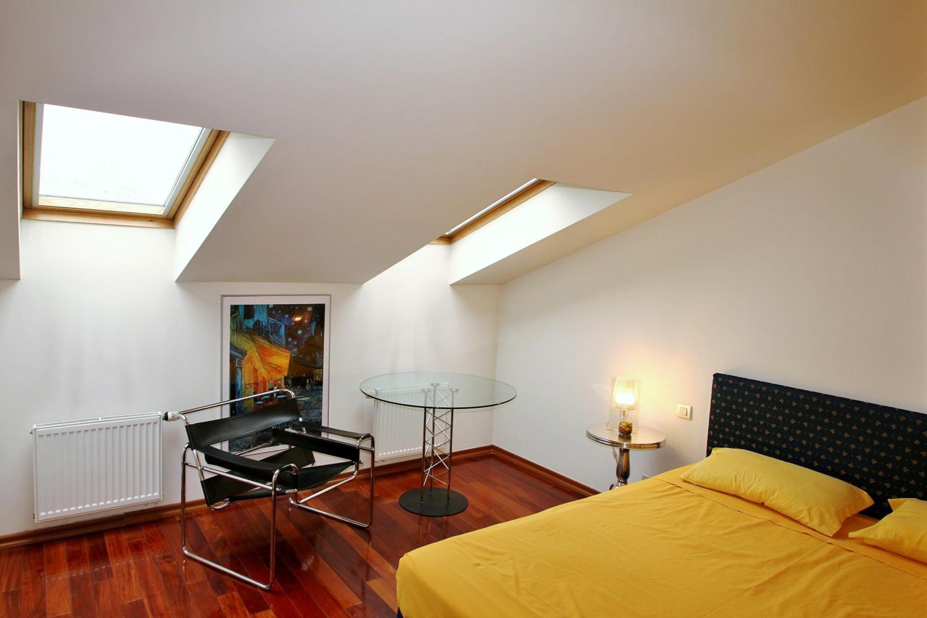 One-Bedroom Penthouse Apartment