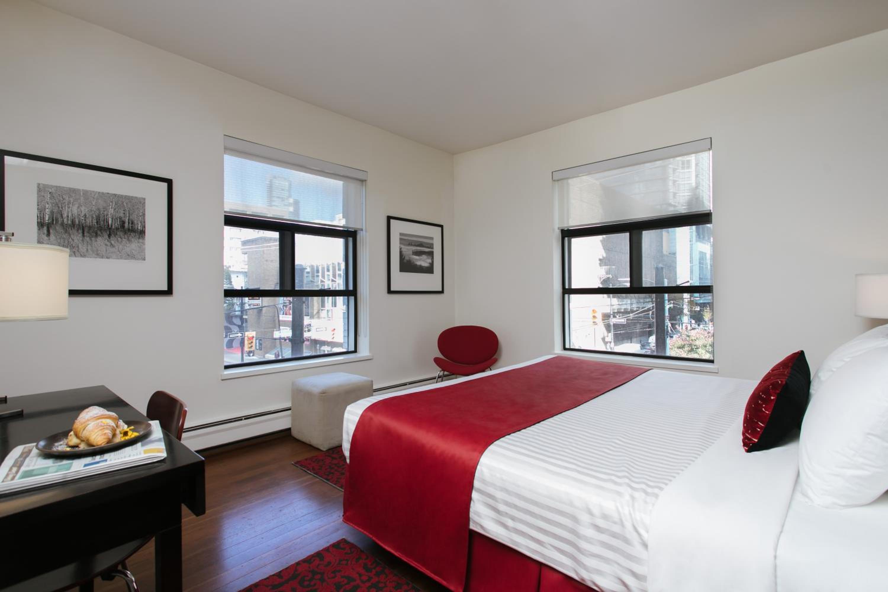 Standard Room, 1 King Bed - Photo 1