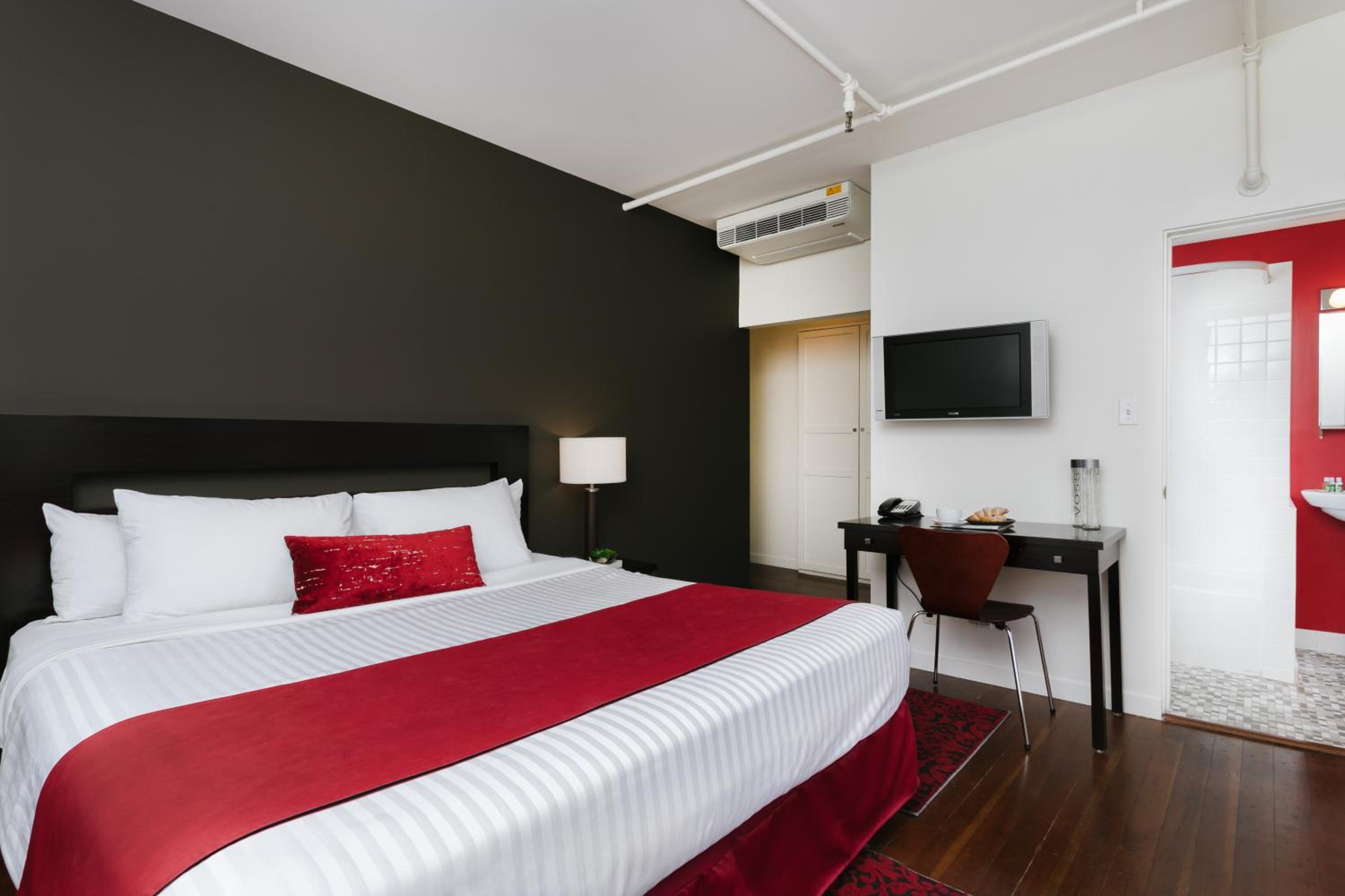 Standard Room, 1 King Bed - Photo 5