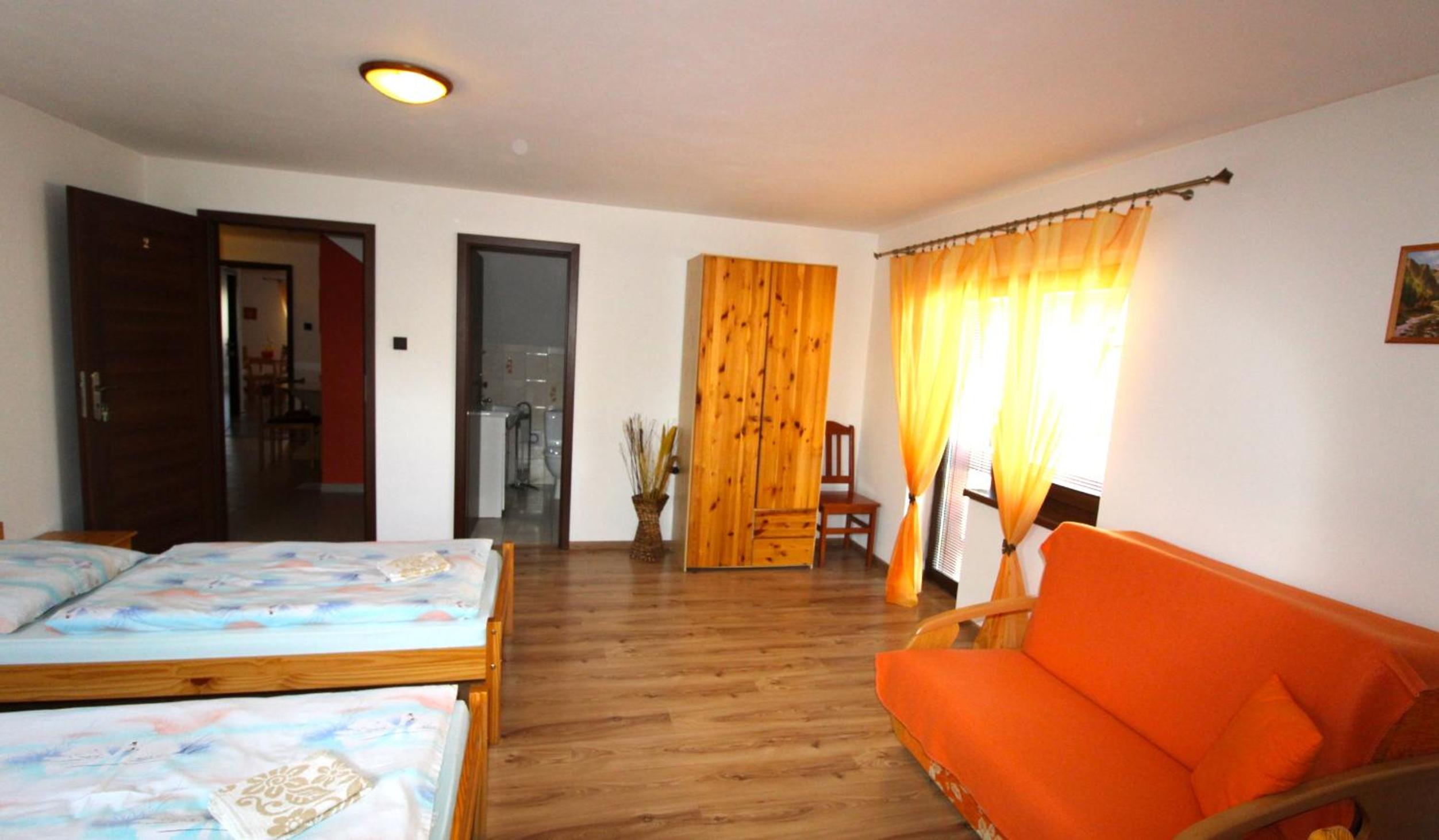 Triple Room with Private Bathroom - Photo 2