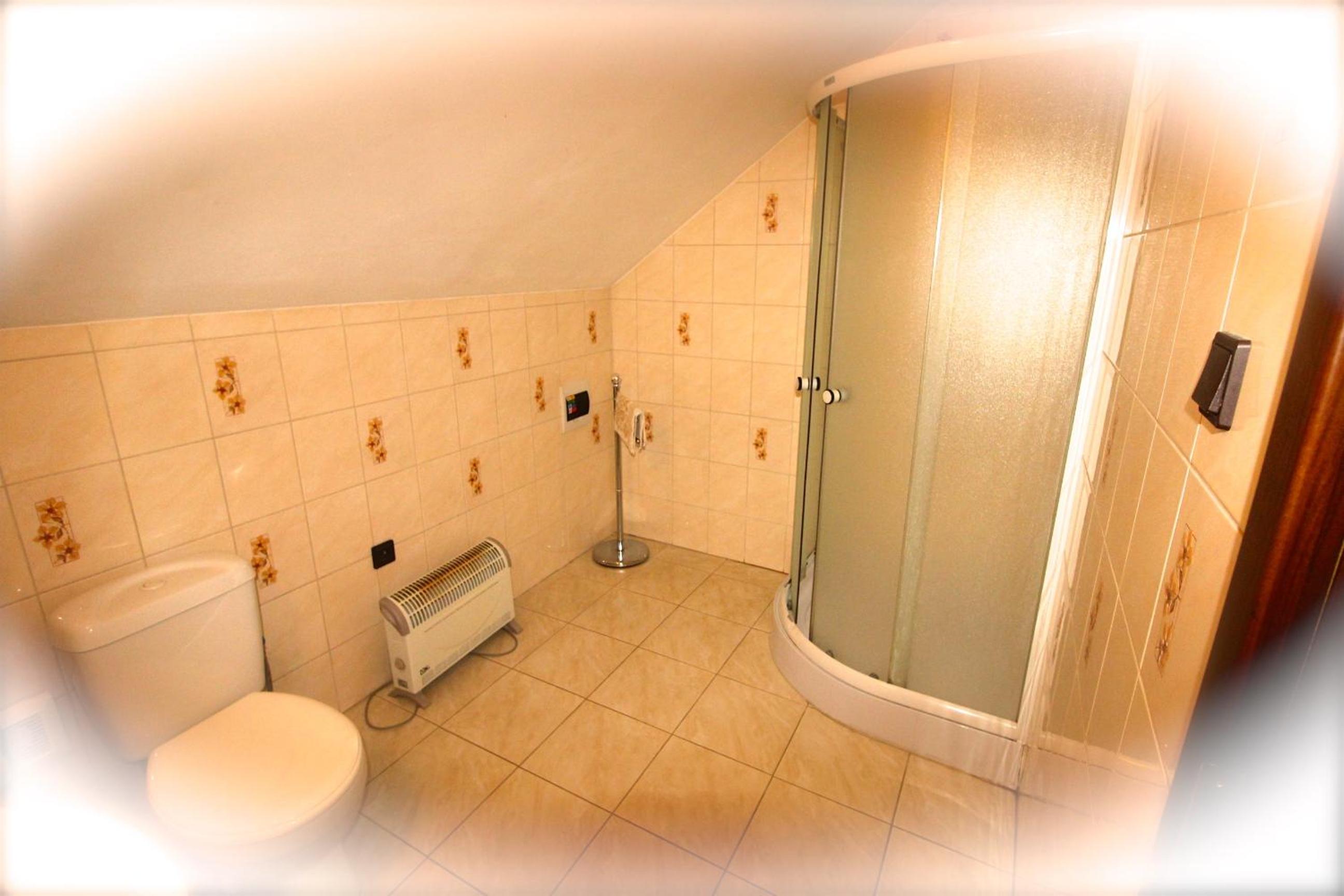Triple Room with Private Bathroom - Photo 3