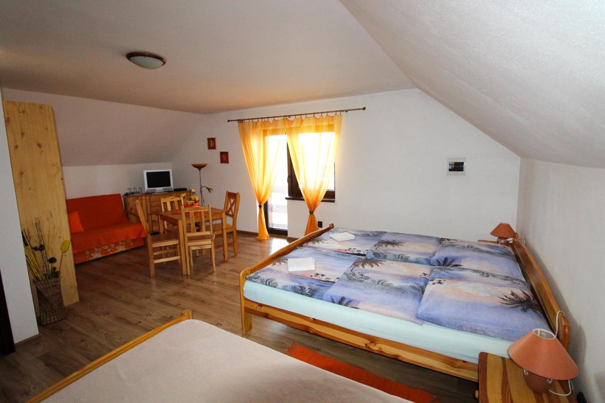 Family Room with Private Bathroom - Photo 4