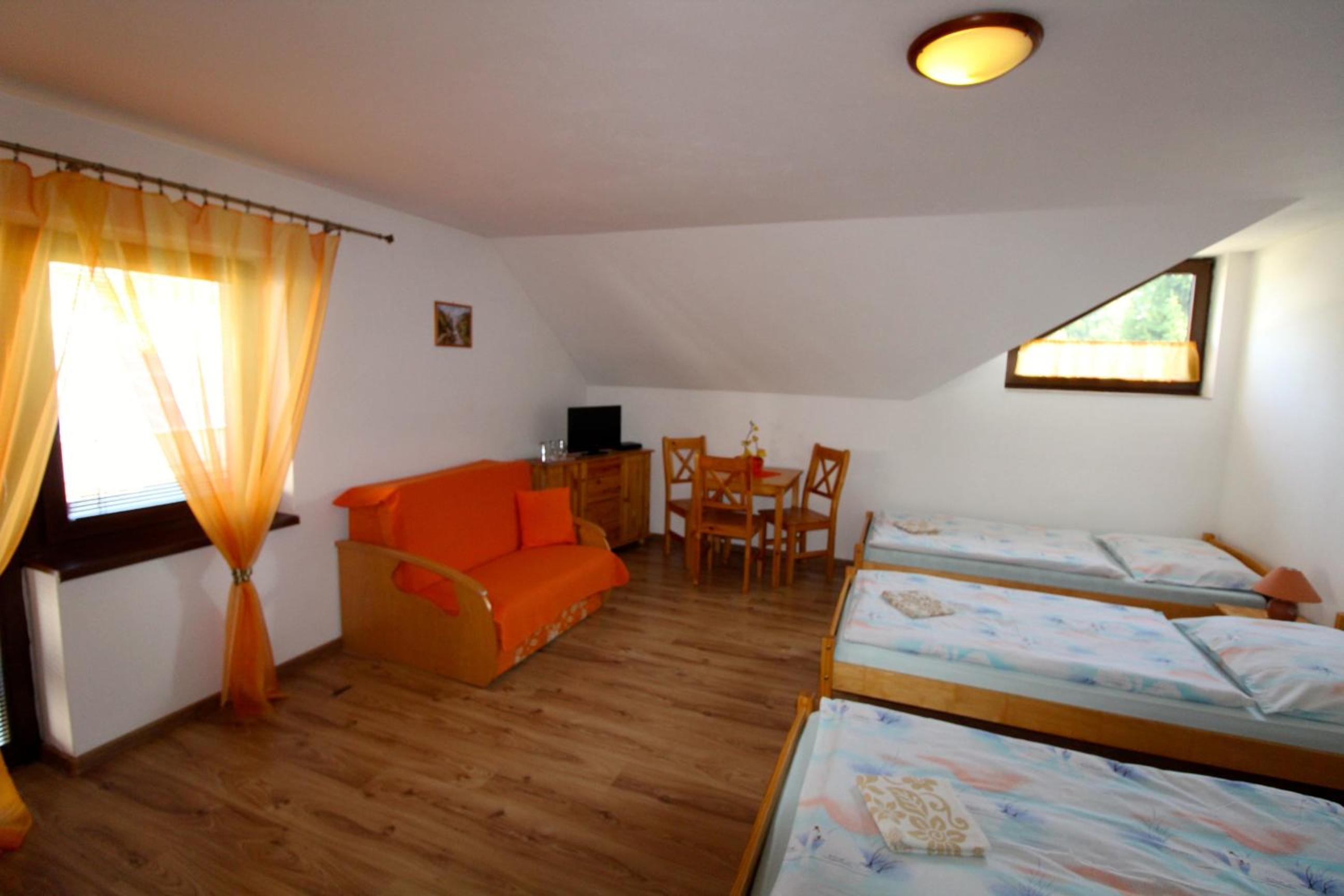 Triple Room with Private Bathroom - Photo 4