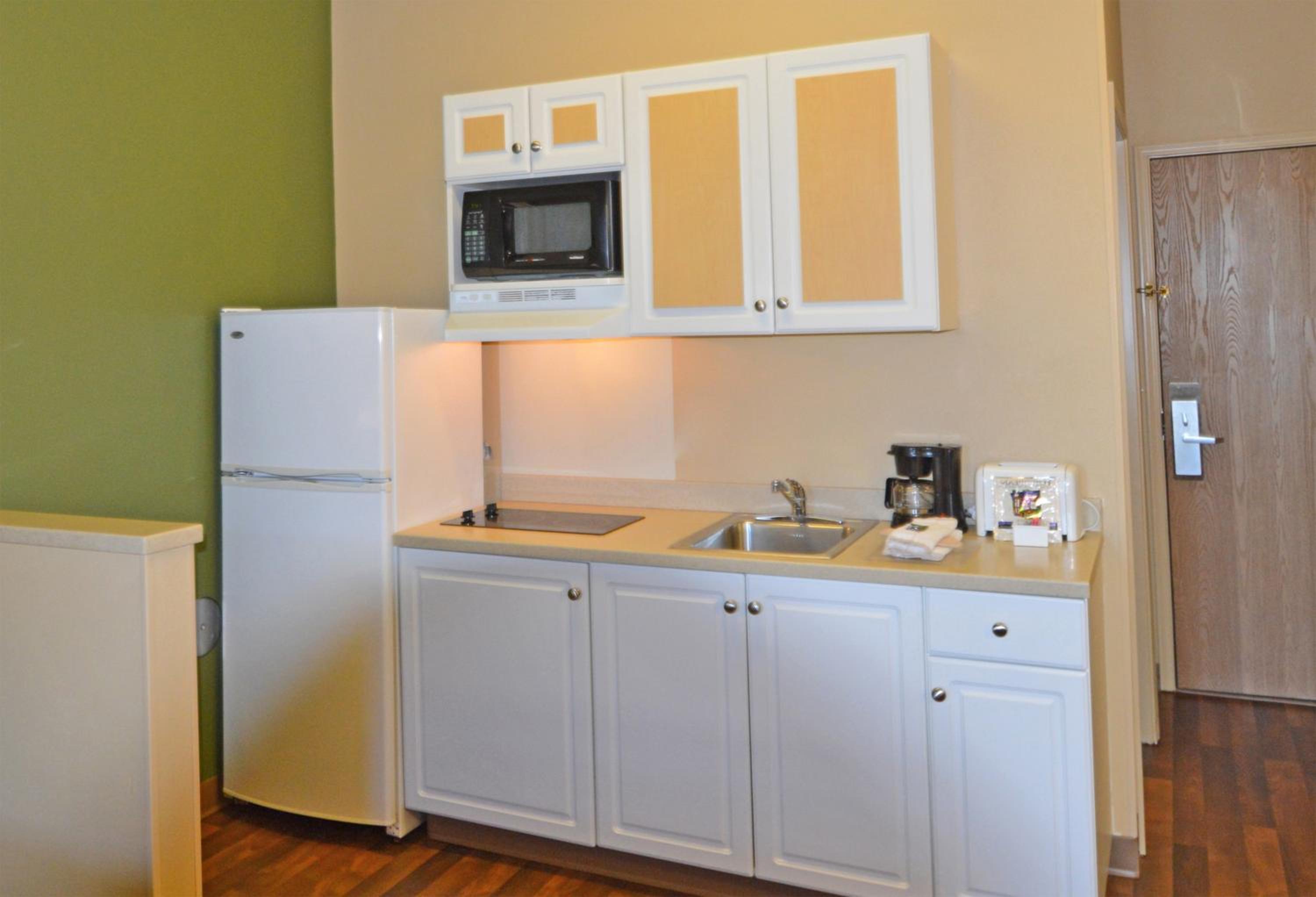 King Studio with Kitchen - Photo 6