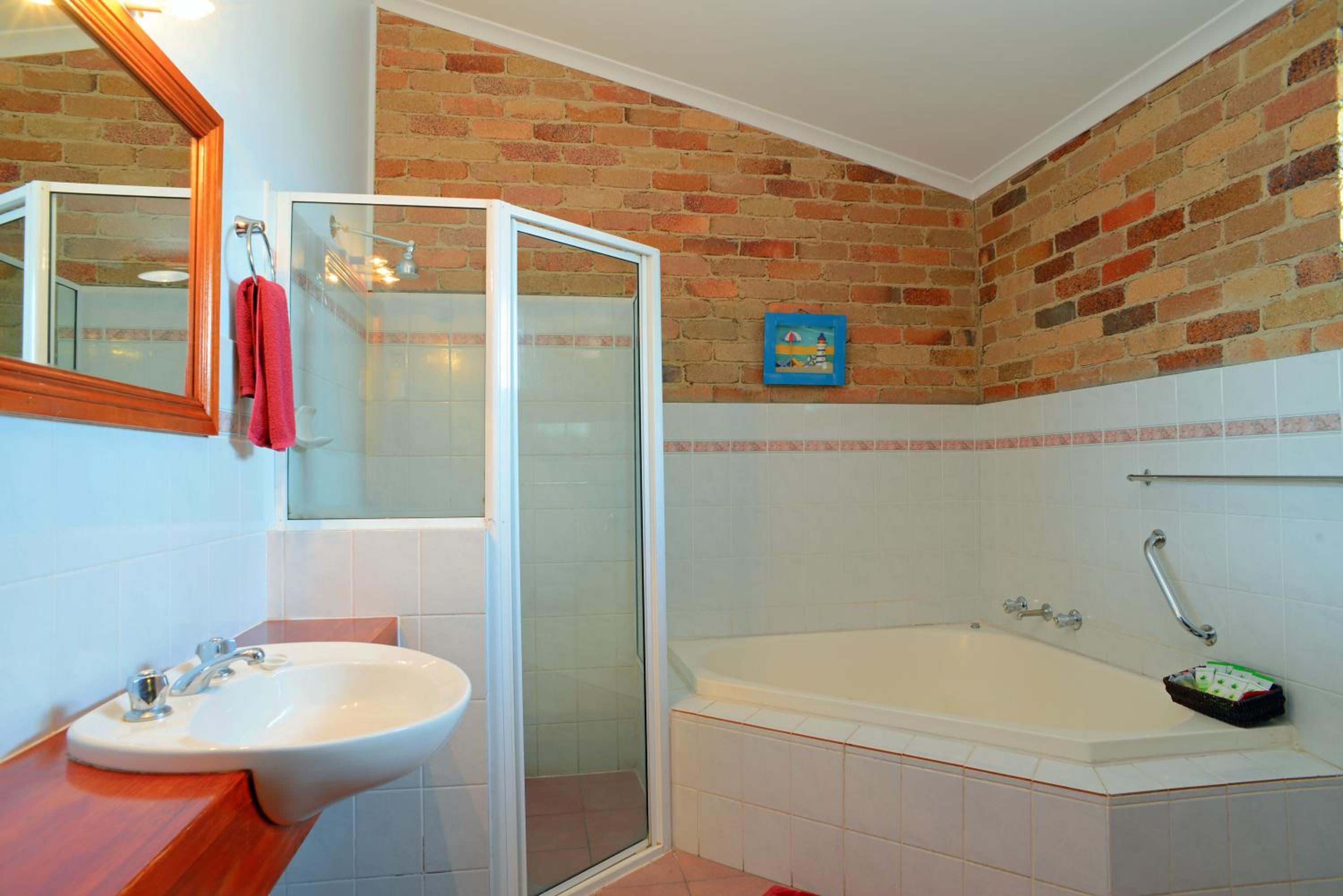 Executive Suite with Spa Bath photo 3