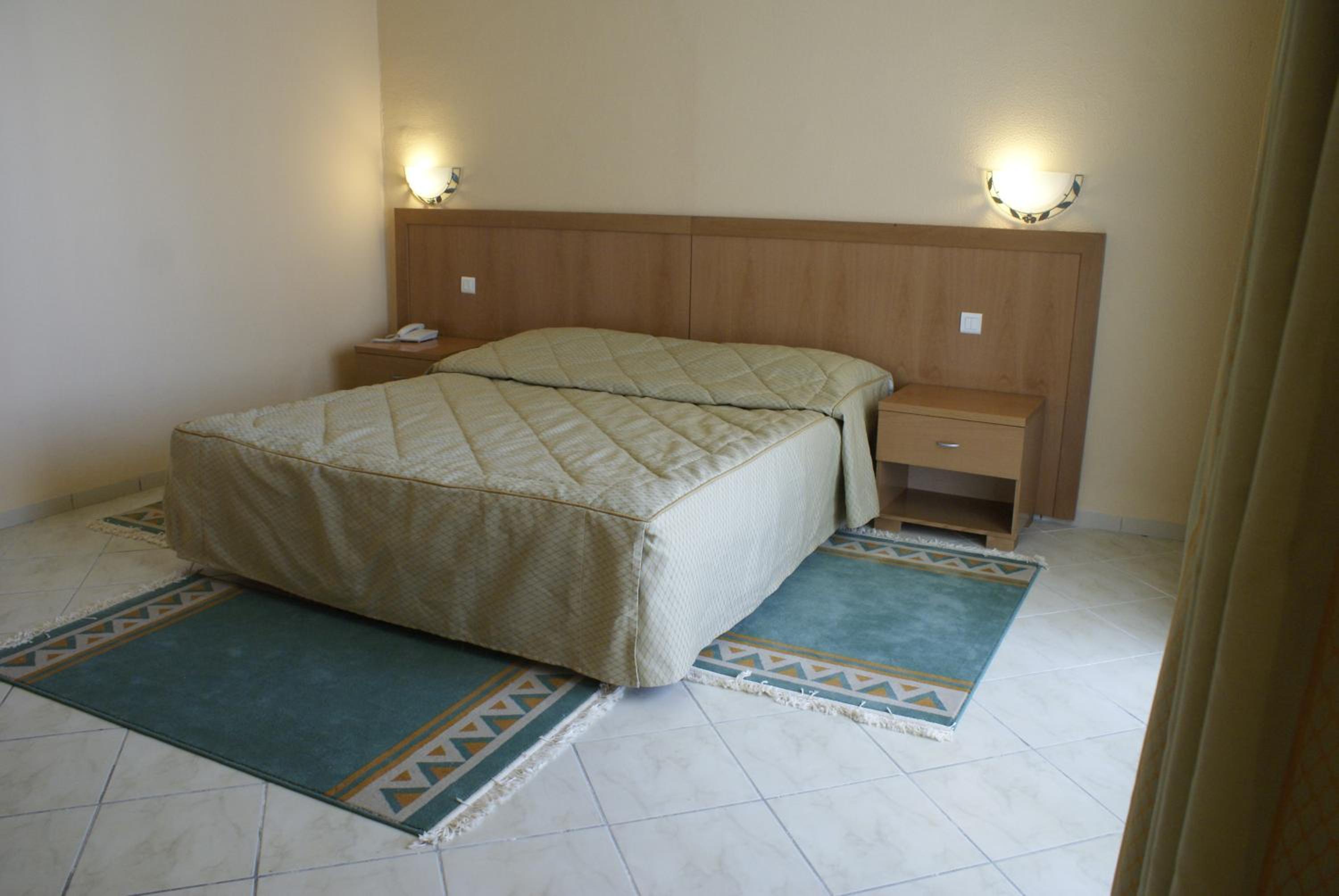 Double Room (1 Adult + 1 Child)