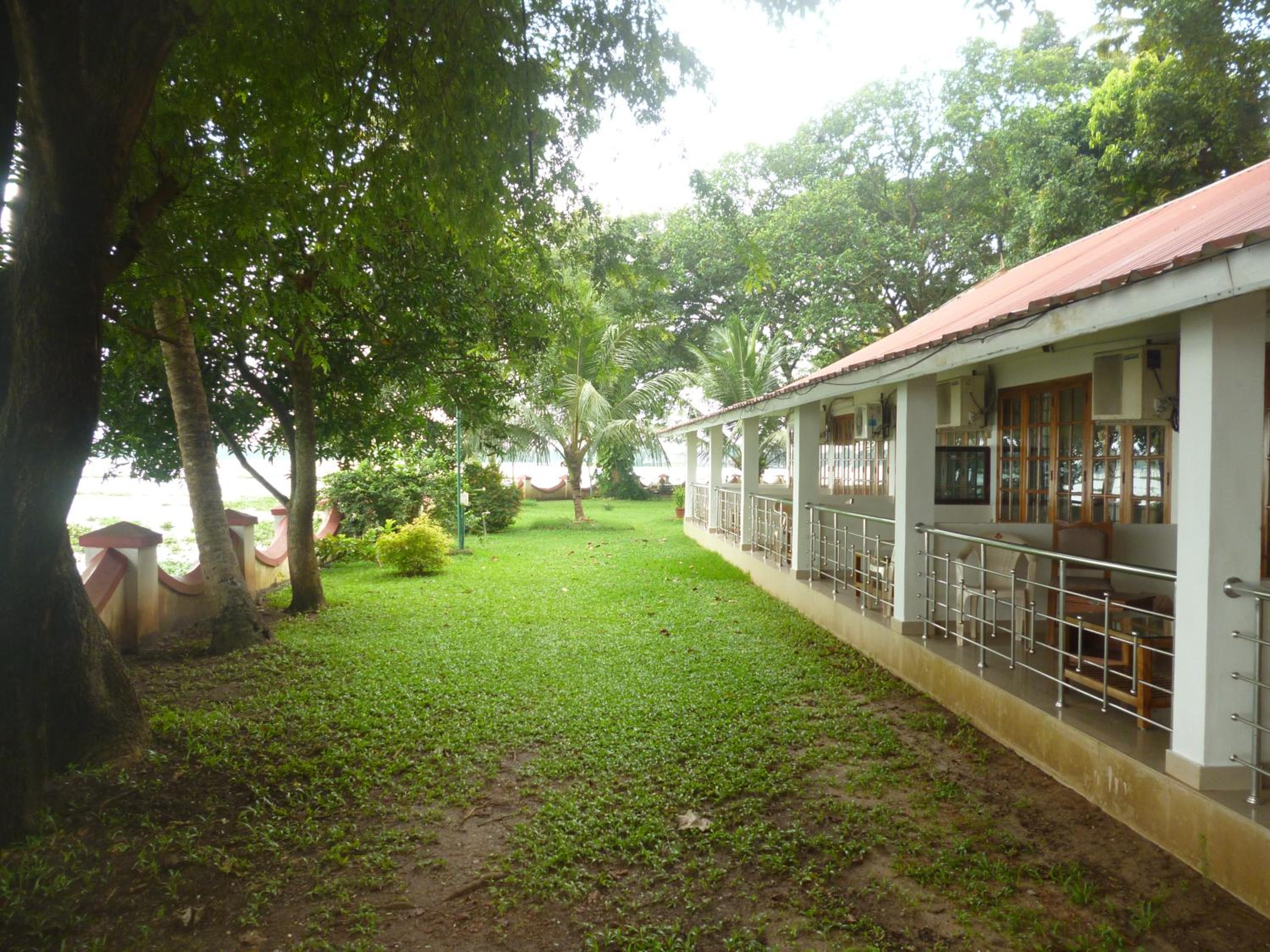 King Room with Lake View - Photo 4