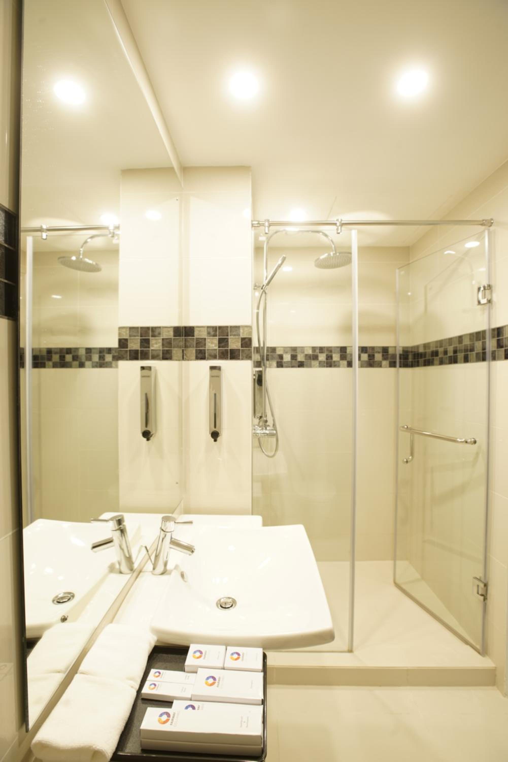 Superior Suite with 20% off on Laundry Services photo 3