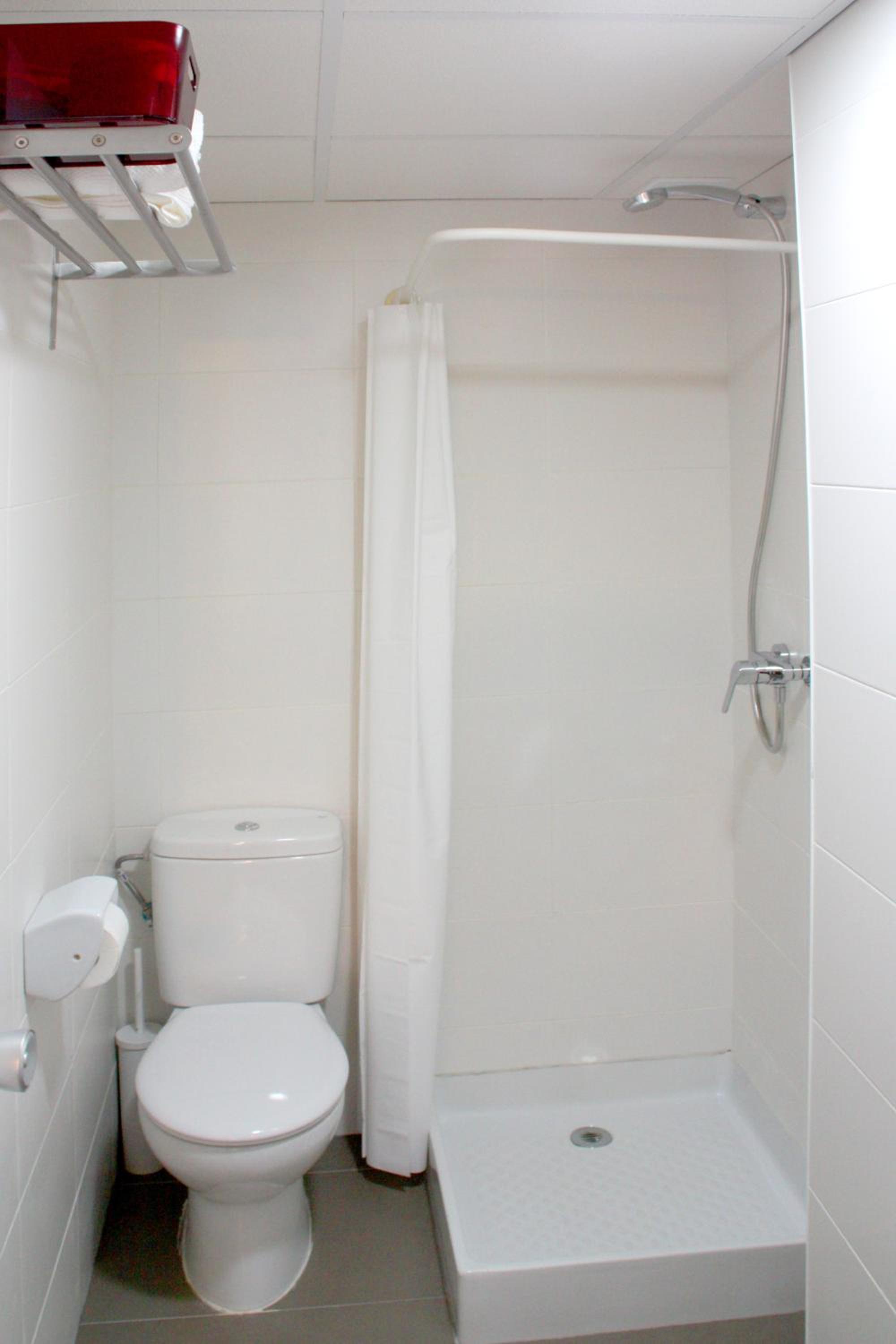 Double or Twin Room - Photo 5