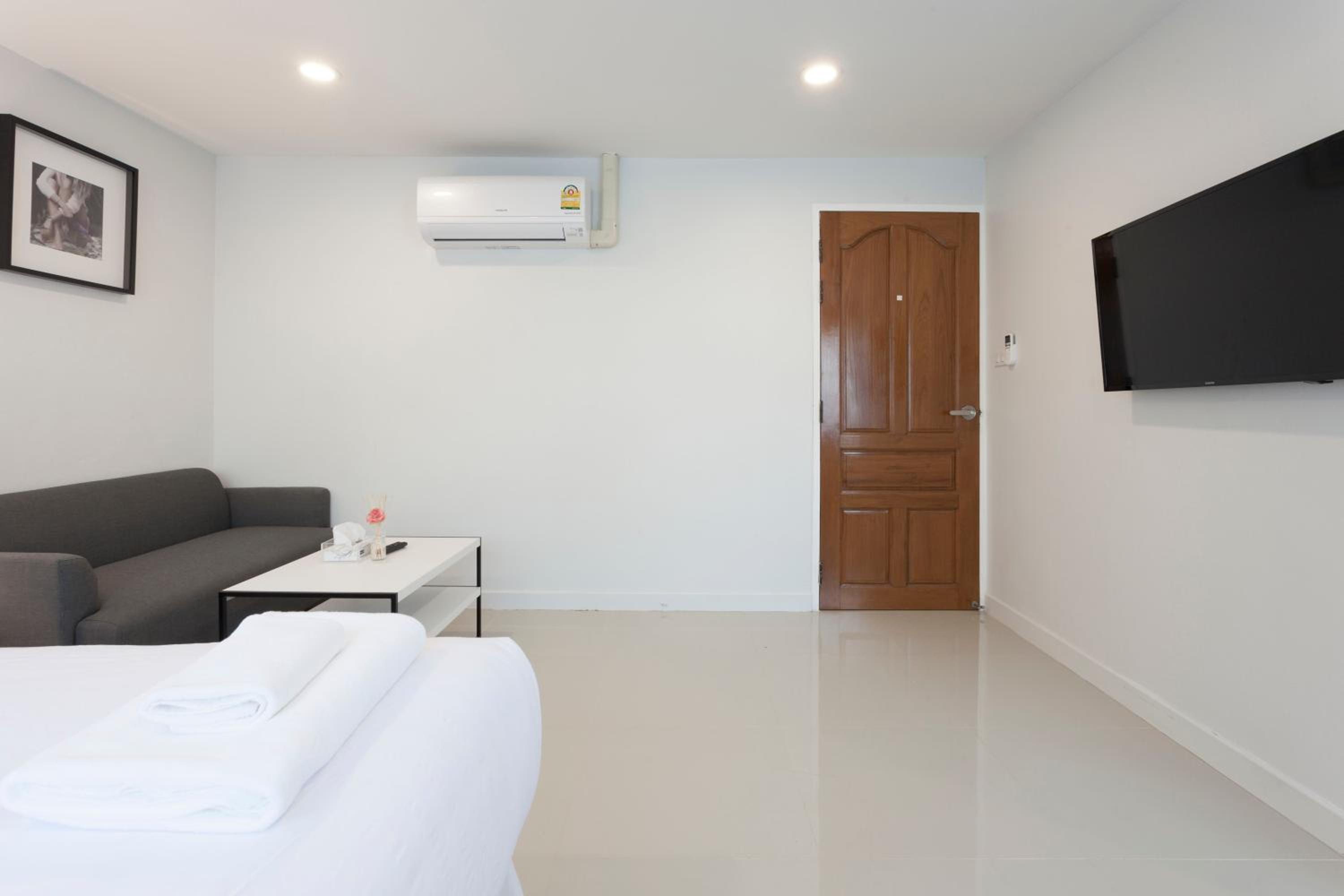 Standard Queen Room - Photo 15
