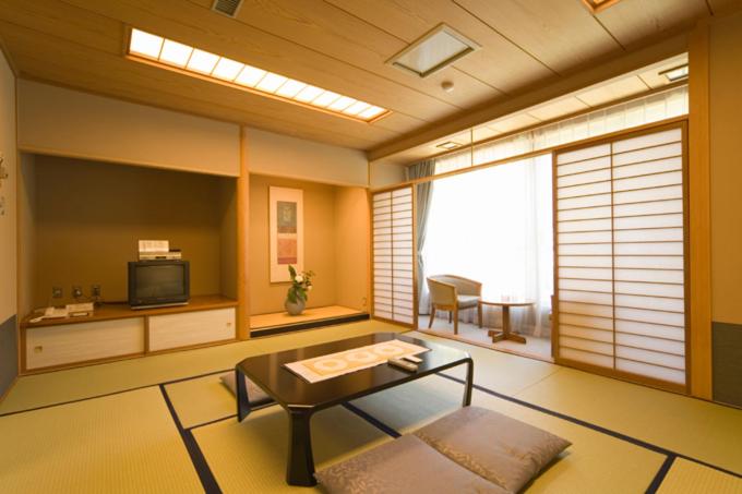 Japanese-Style Family Room photo 2
