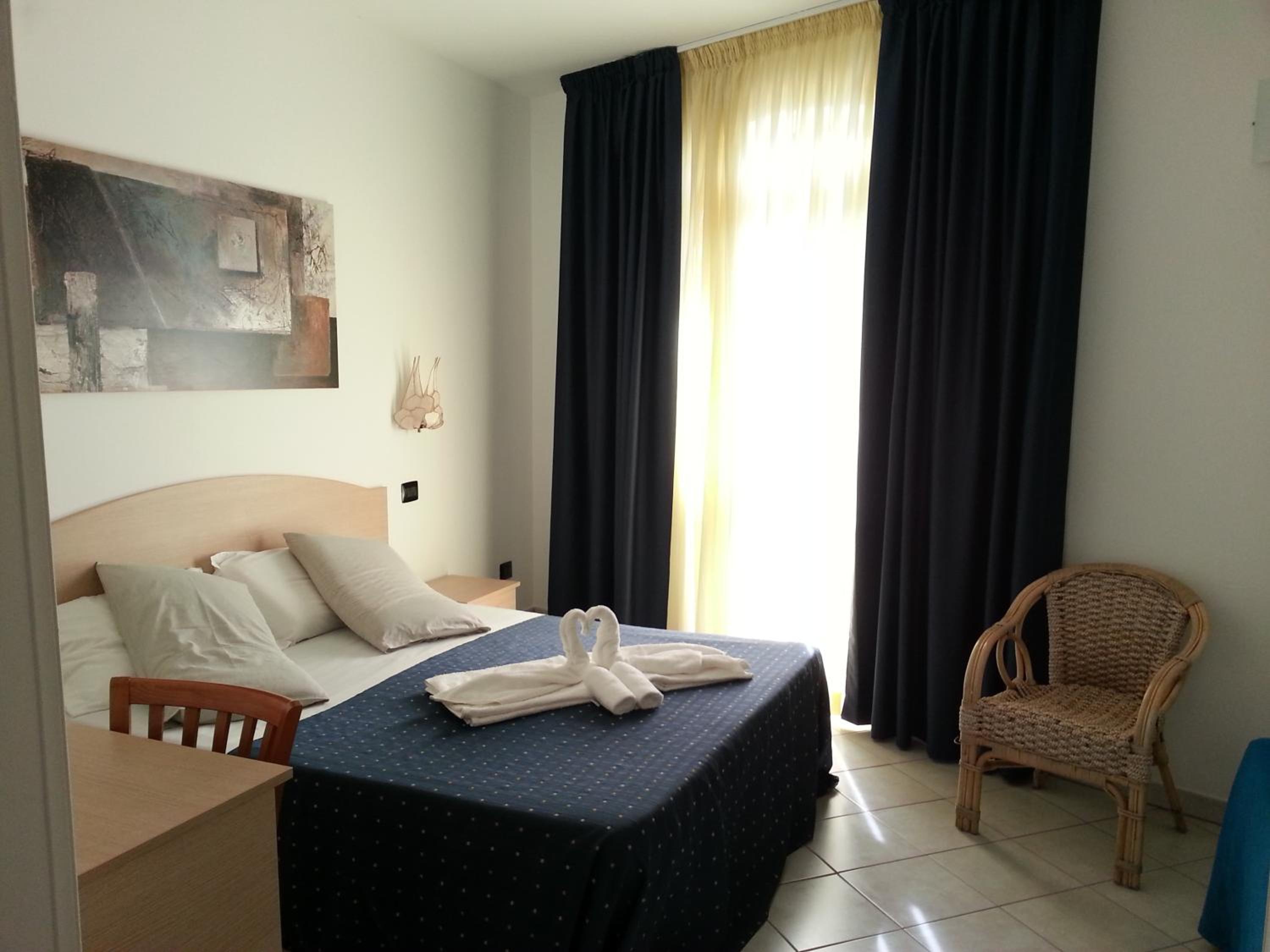 Double Room with Balcony and City View photo 2