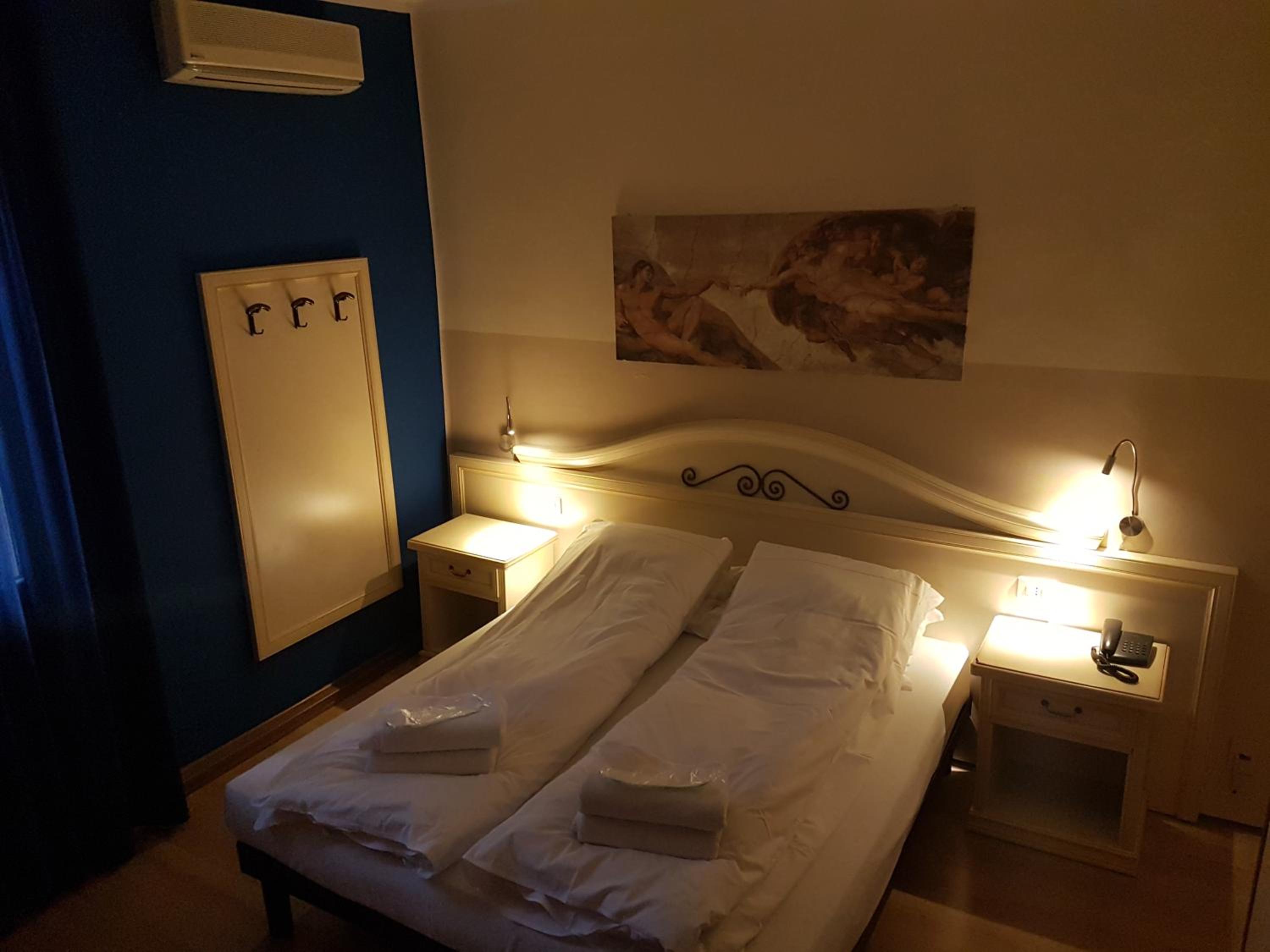 Double Room - Photo 13