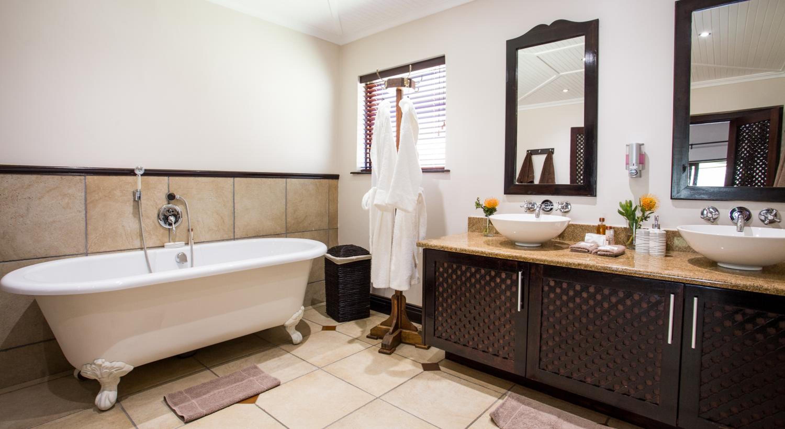 Deluxe Double or Twin Room with Mountain View - Photo 10
