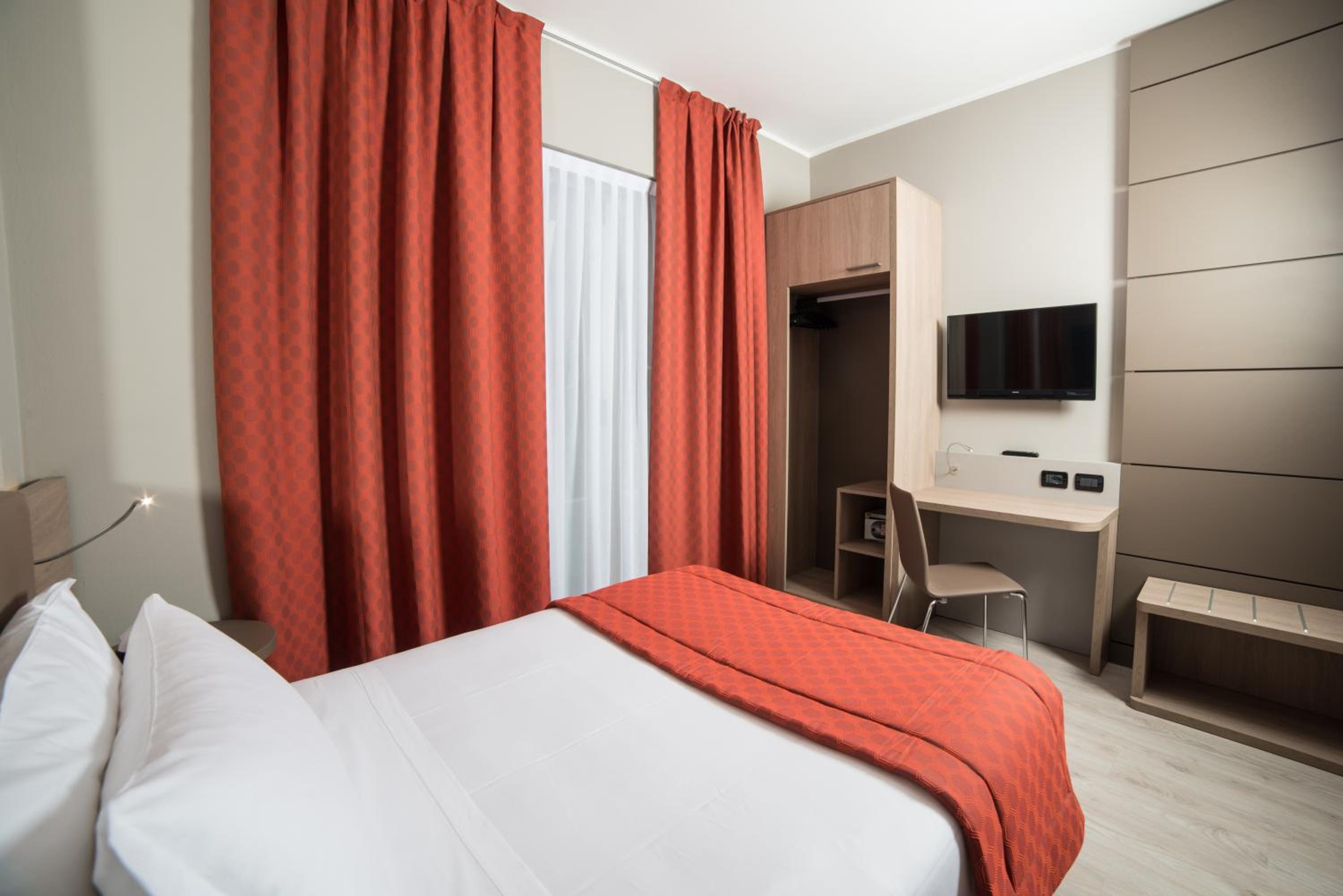 Double Room (1 Adult)
