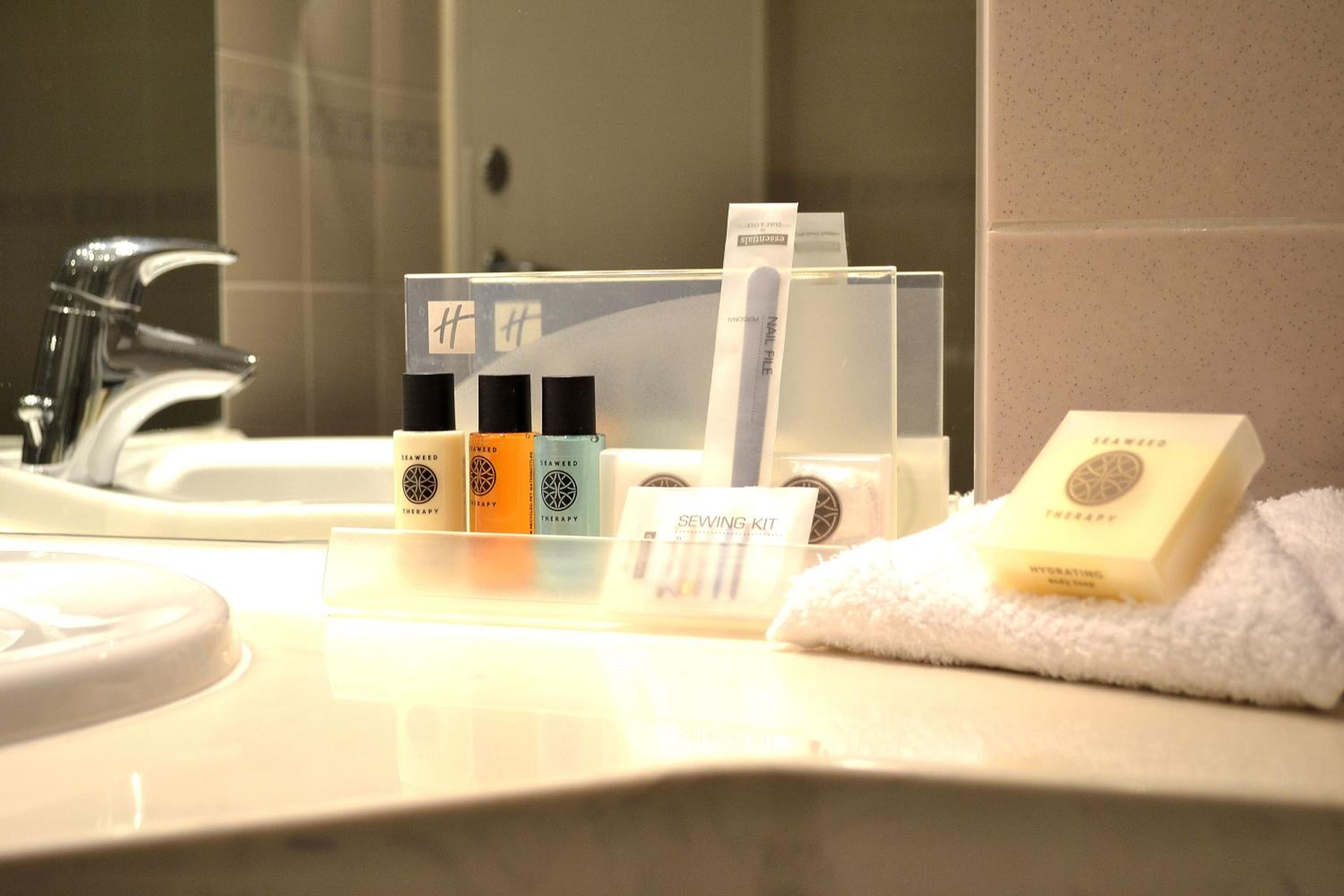 Premium King Room - Photo 2