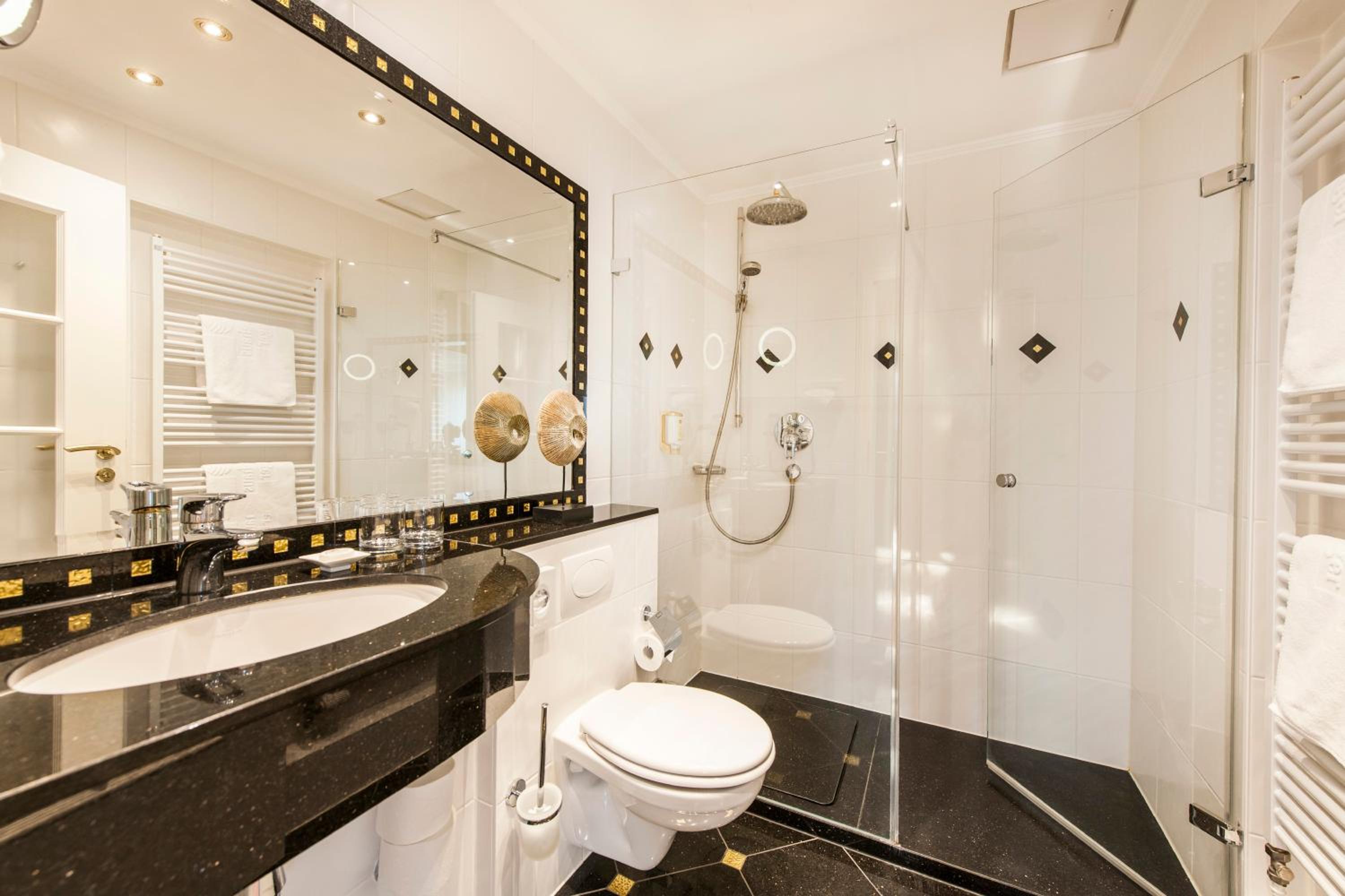 Junior Suite with Balcony and Sea View photo 2