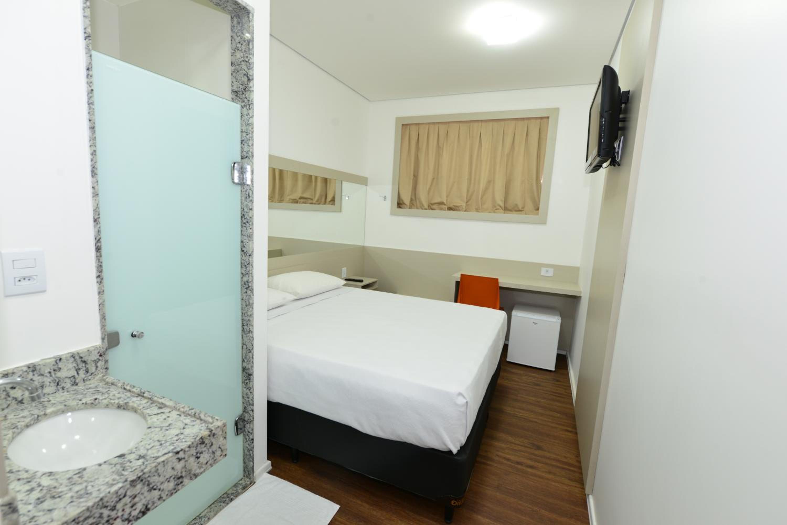 Budget Double Room photo 3
