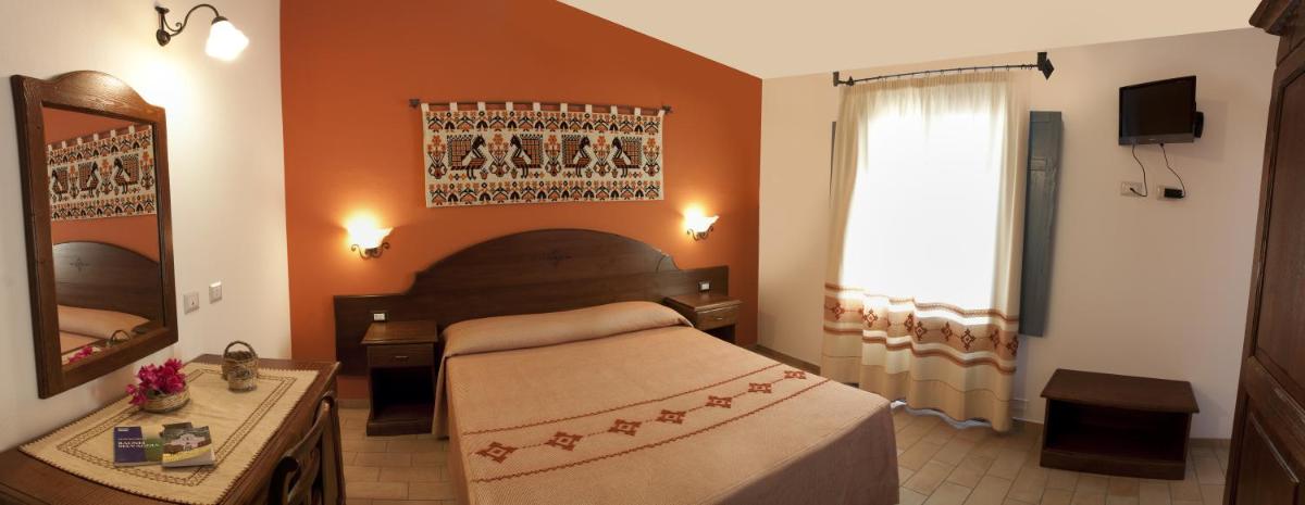 Double or Twin Room with Balcony photo 1