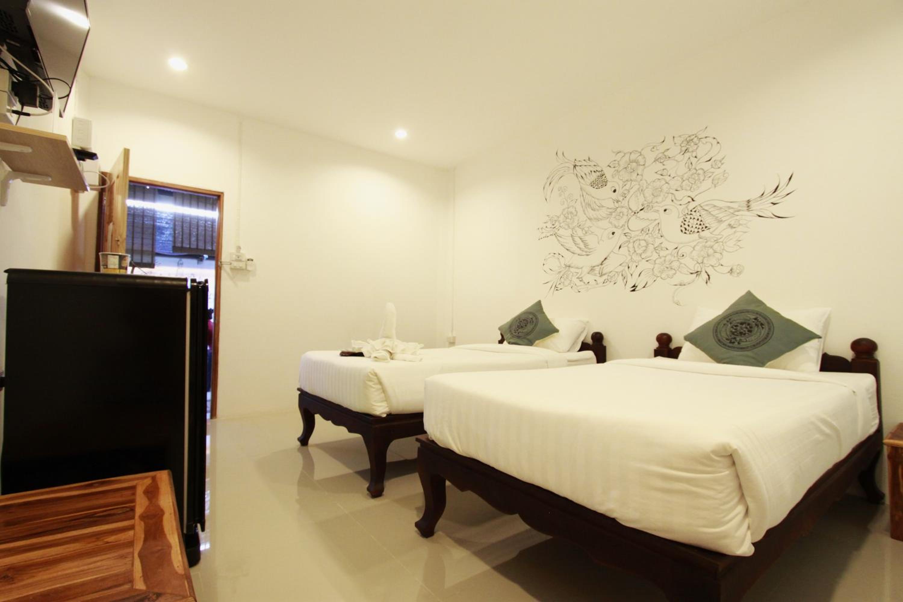 Standard Twin Room - Photo 13