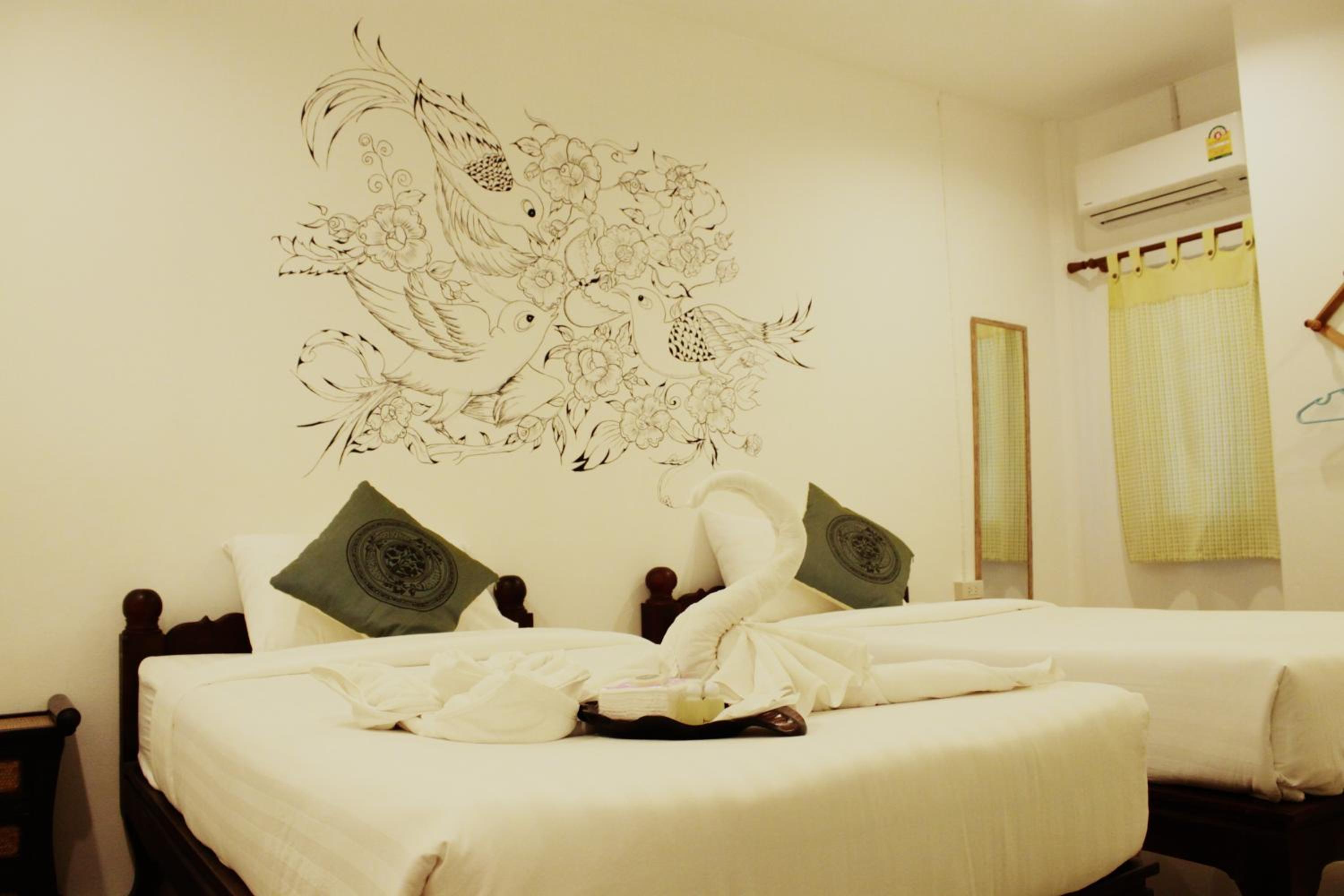 Standard Twin Room - Photo 10