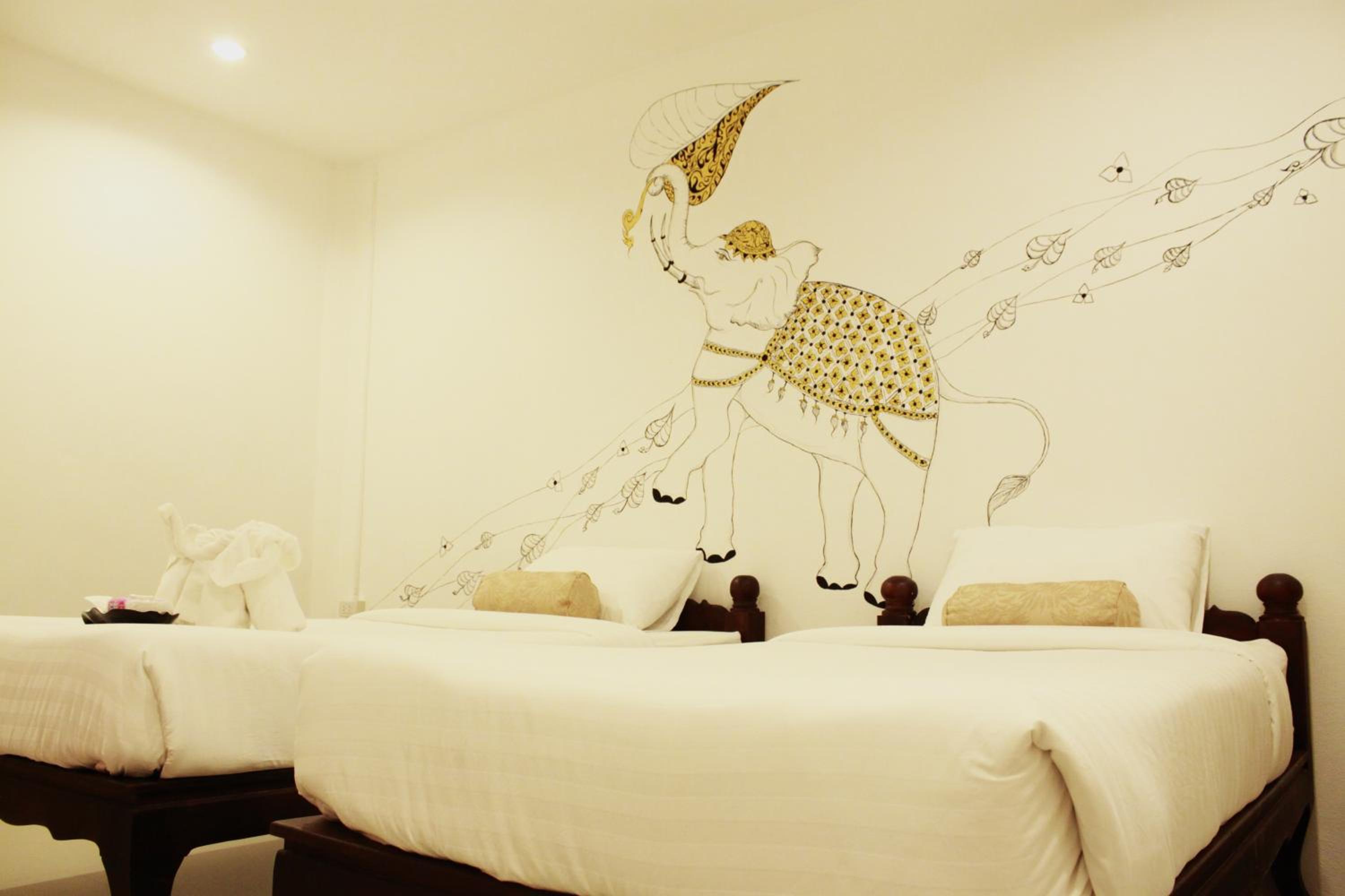 Standard Twin Room - Photo 7