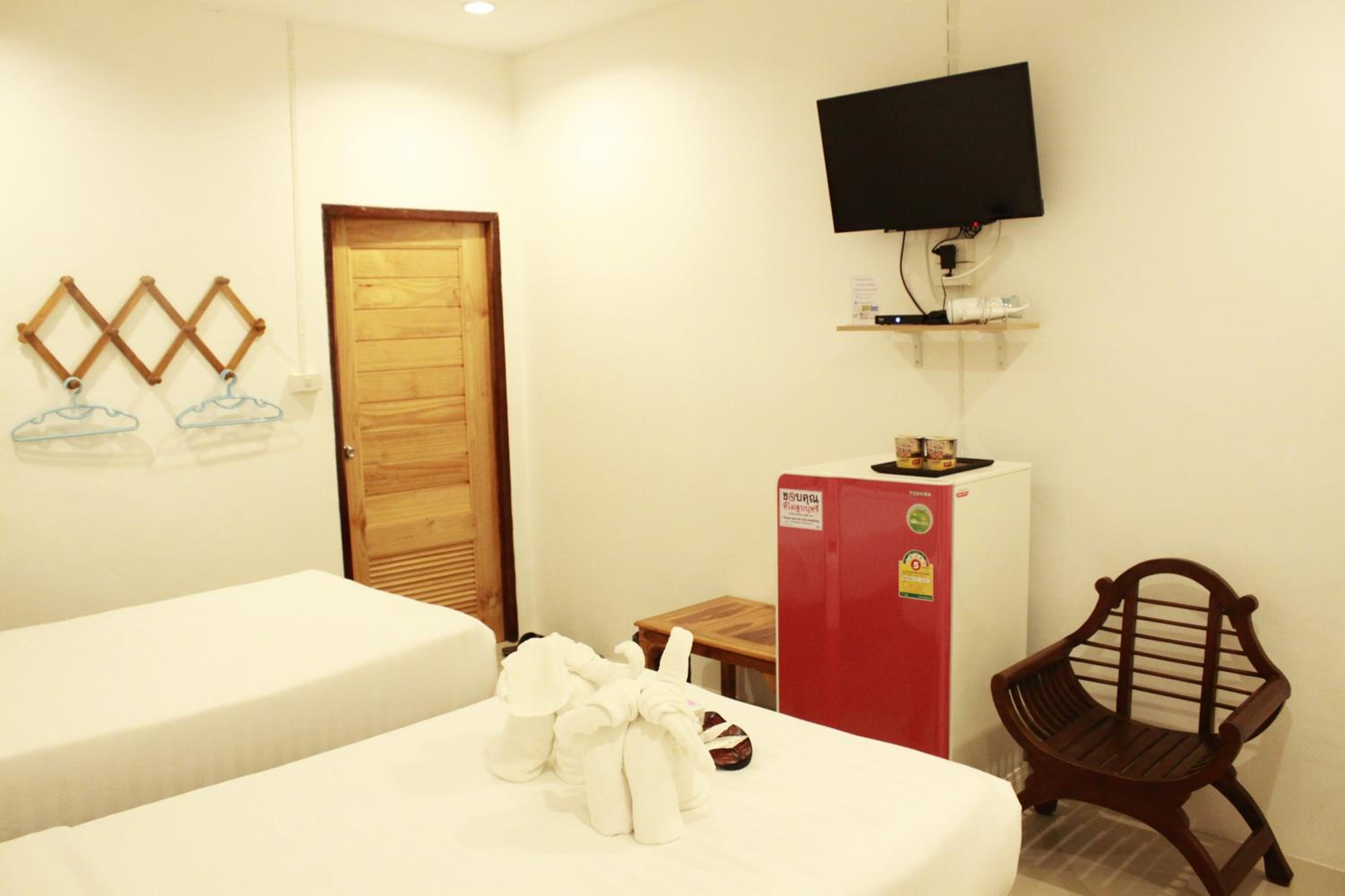 Standard Twin Room - Photo 5