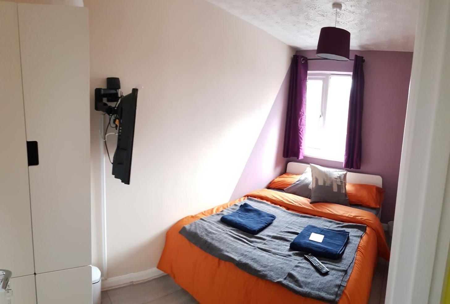Two-Bedroom House photo 3