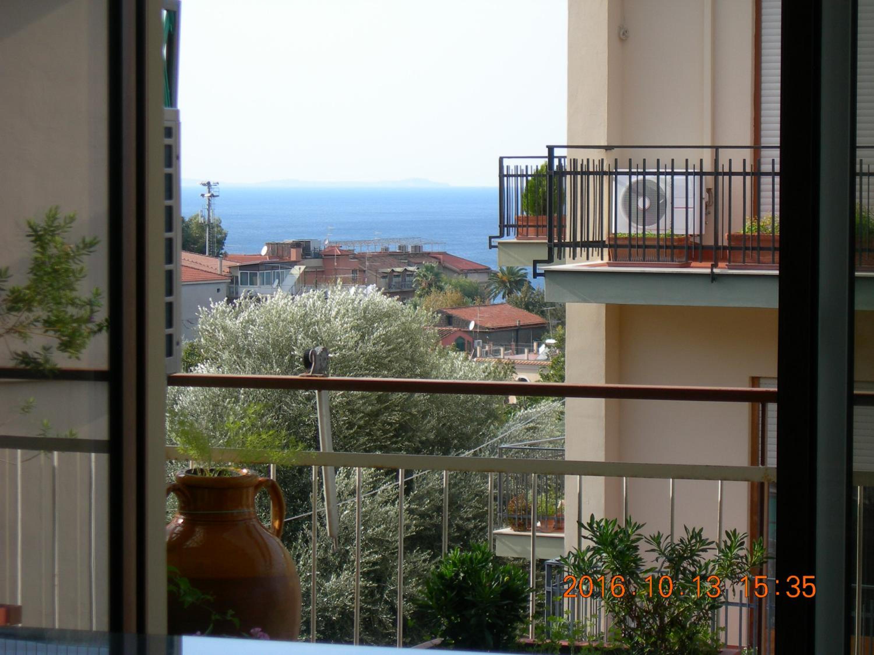 Double Room with Balcony and Sea View - Photo 2