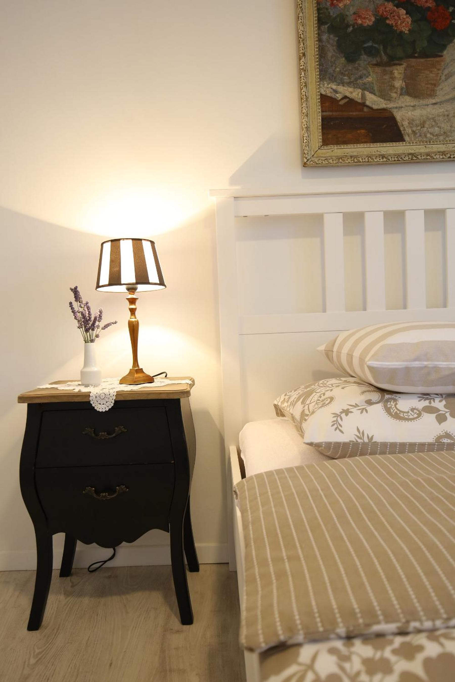 One-Bedroom Apartment - Photo 1