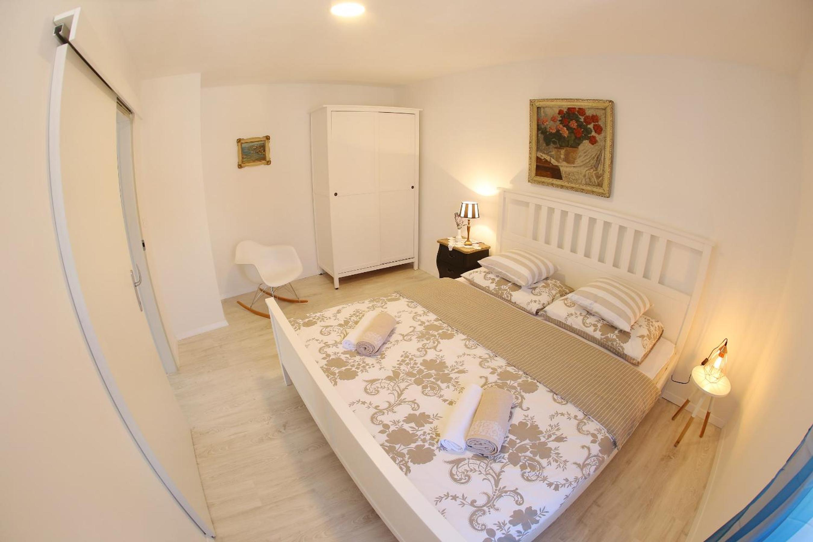 One-Bedroom Apartment - Photo 8