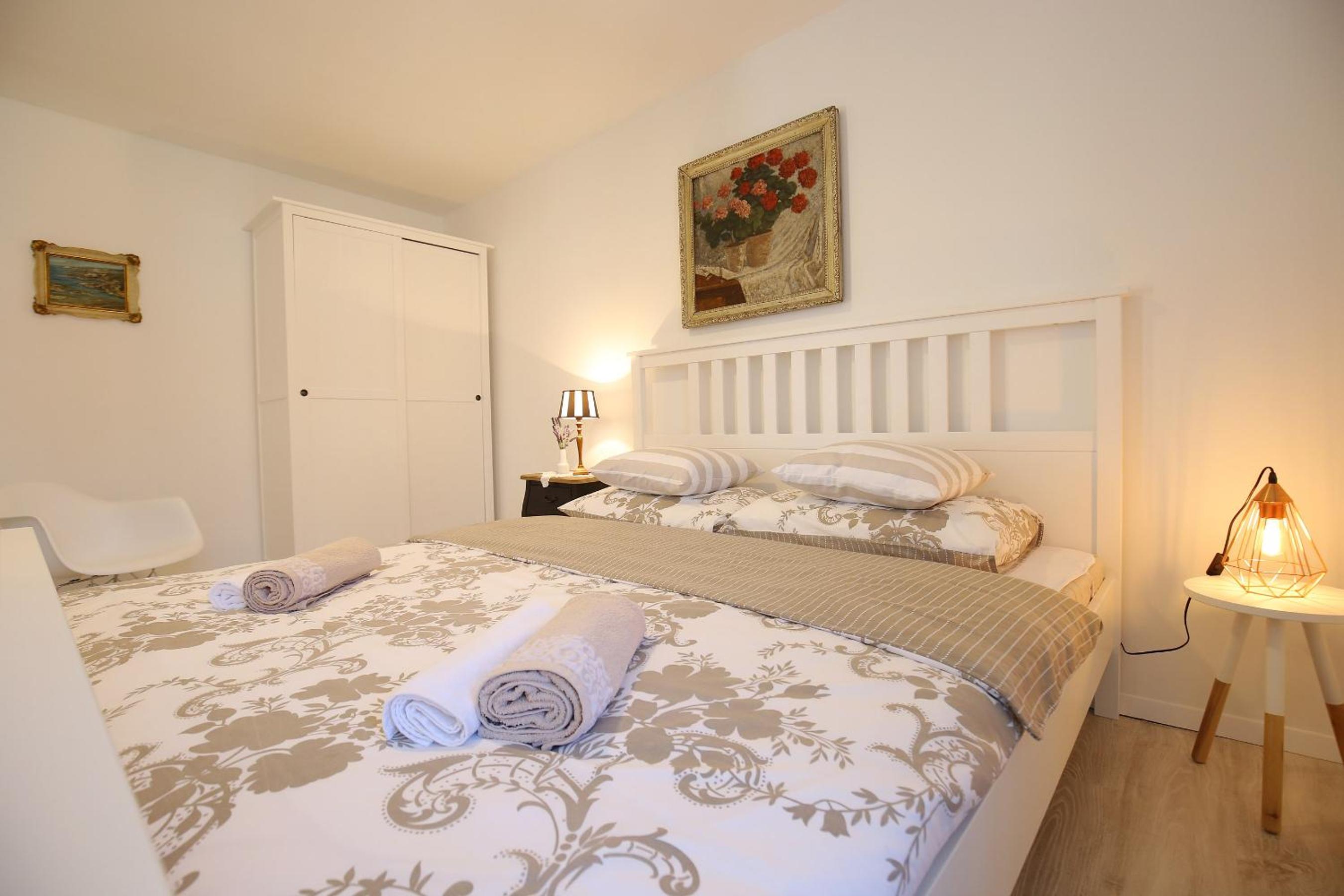 One-Bedroom Apartment - Photo 6