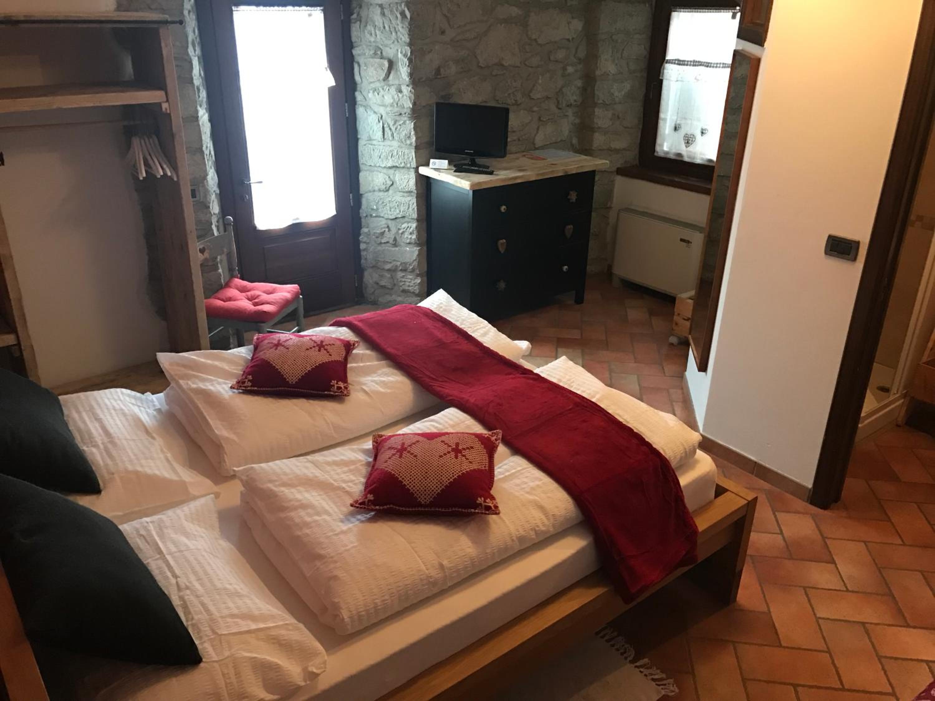 Double Room - Photo 2