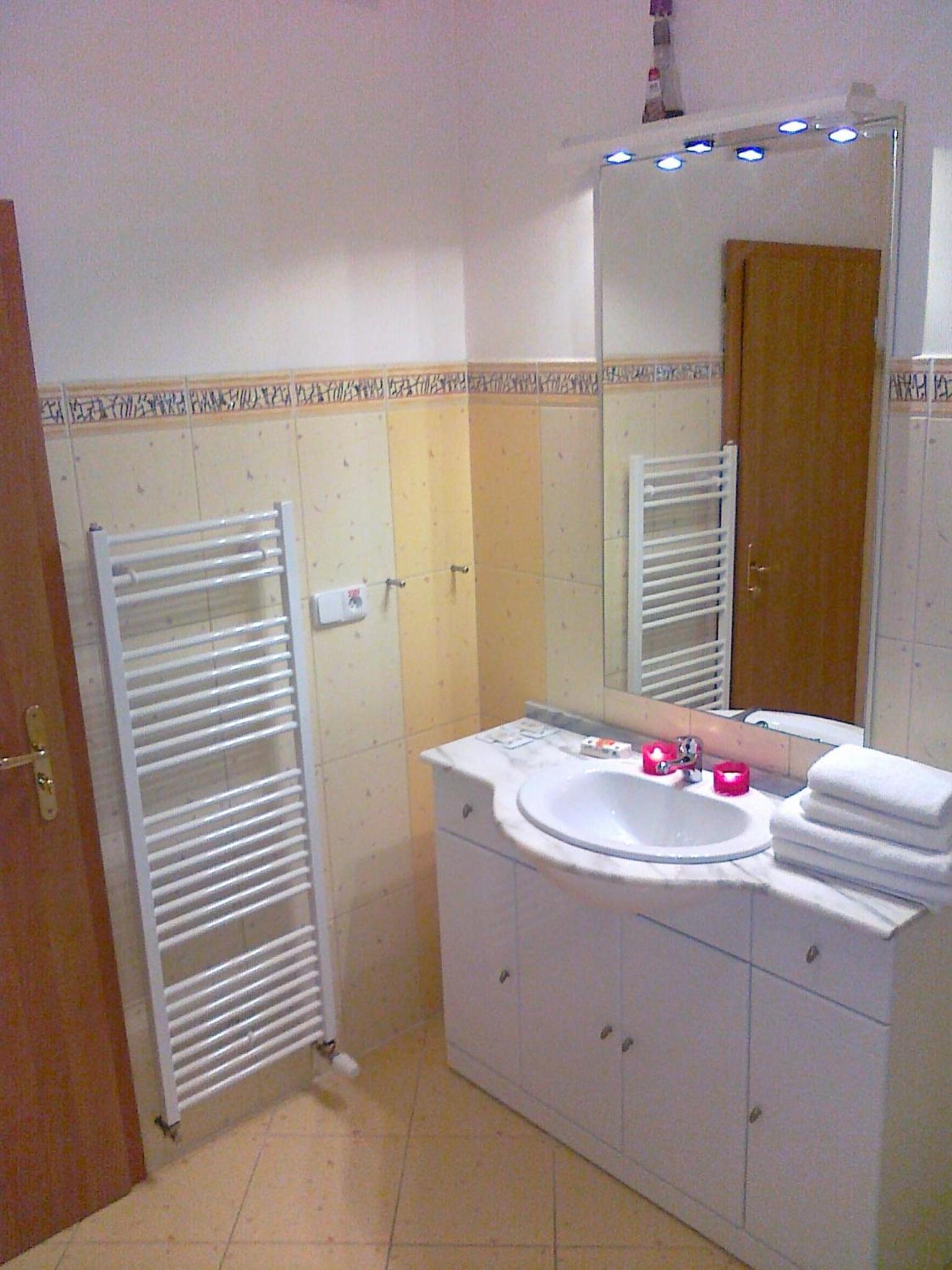 Quadruple Room with Air Conditioning - Photo 7
