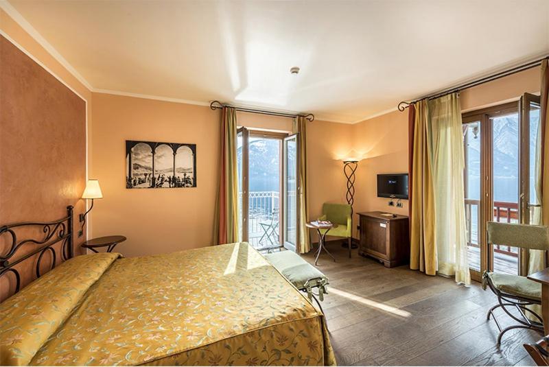 Deluxe Double or Twin Room with Lake View - Photo 1