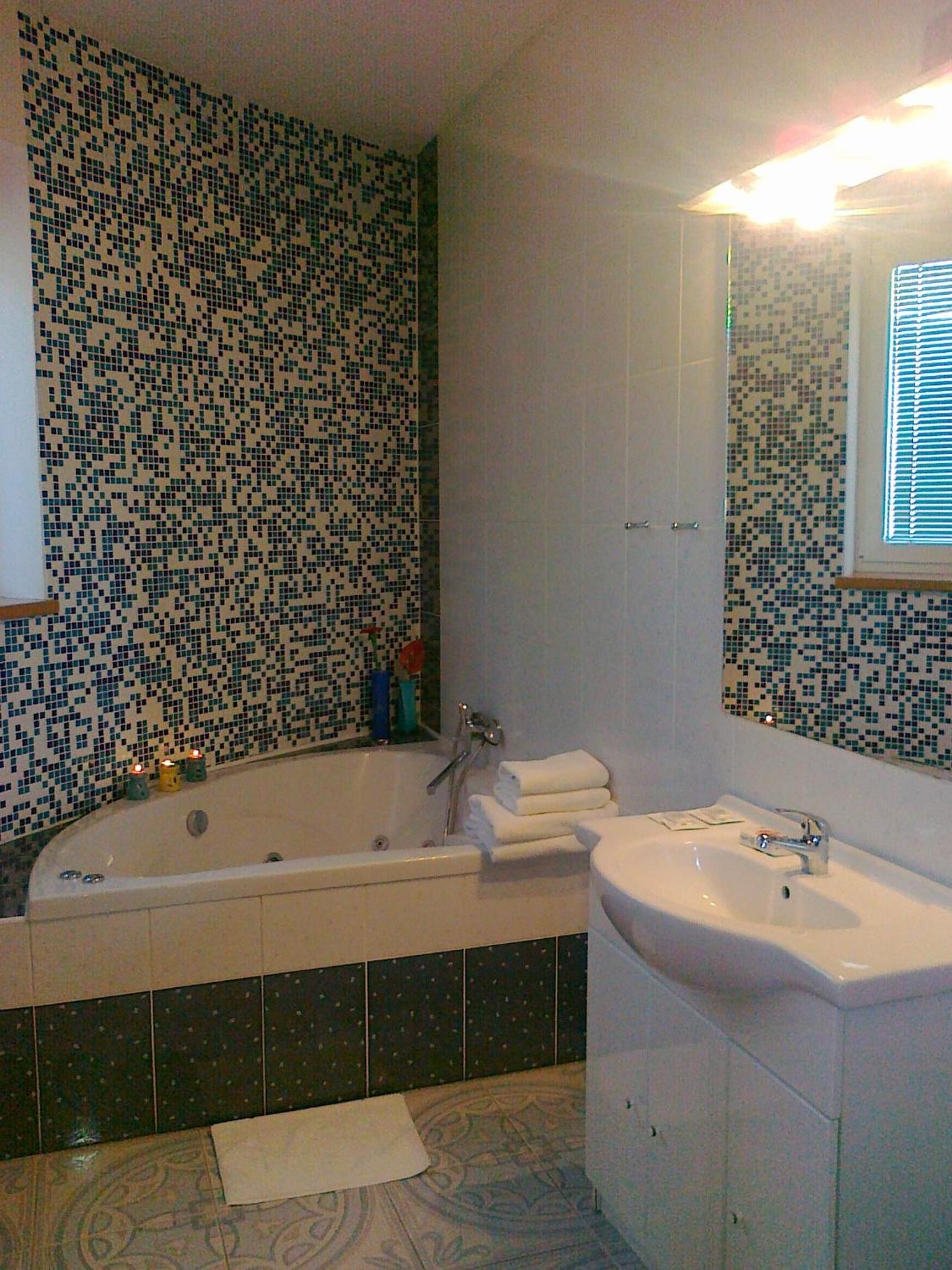 Comfort Double Room with Bath and Park View - Photo 14