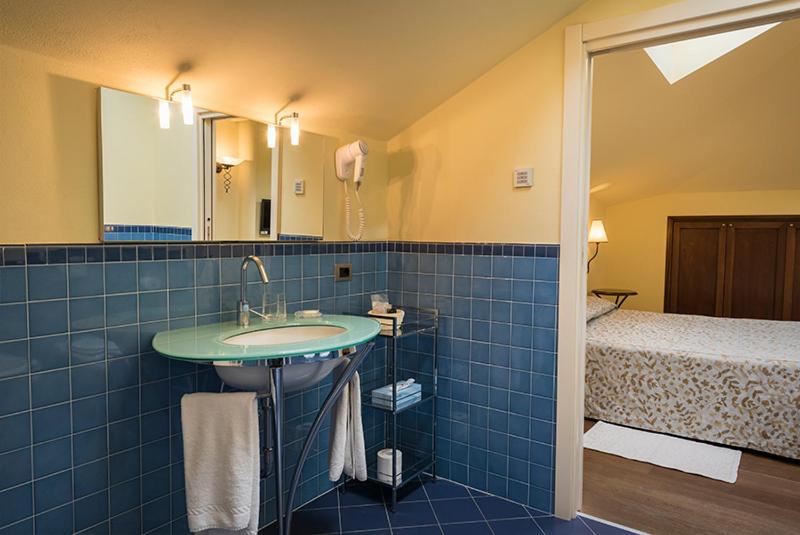 Standard Double or Twin Room - Attic - Photo 4